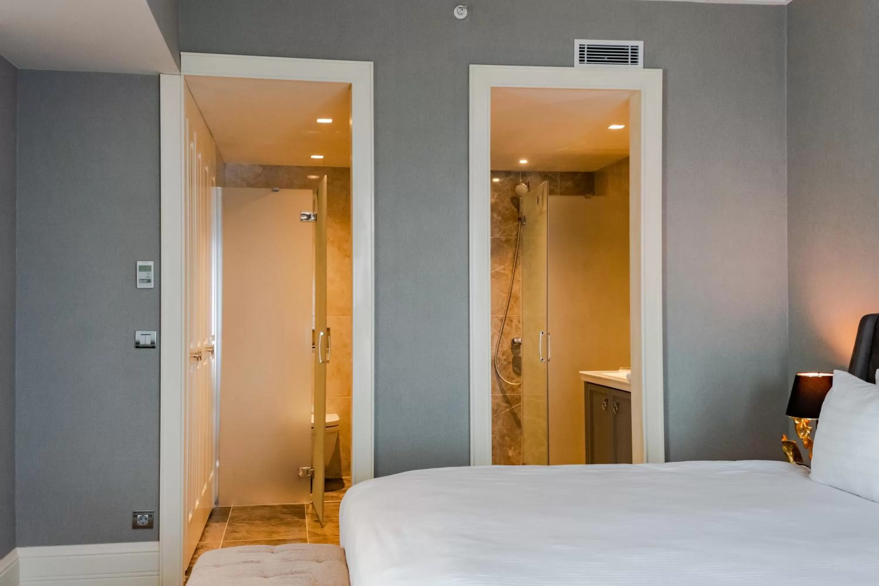 Shower, Bed in Windsor Hotel & Convention Center Istanbul