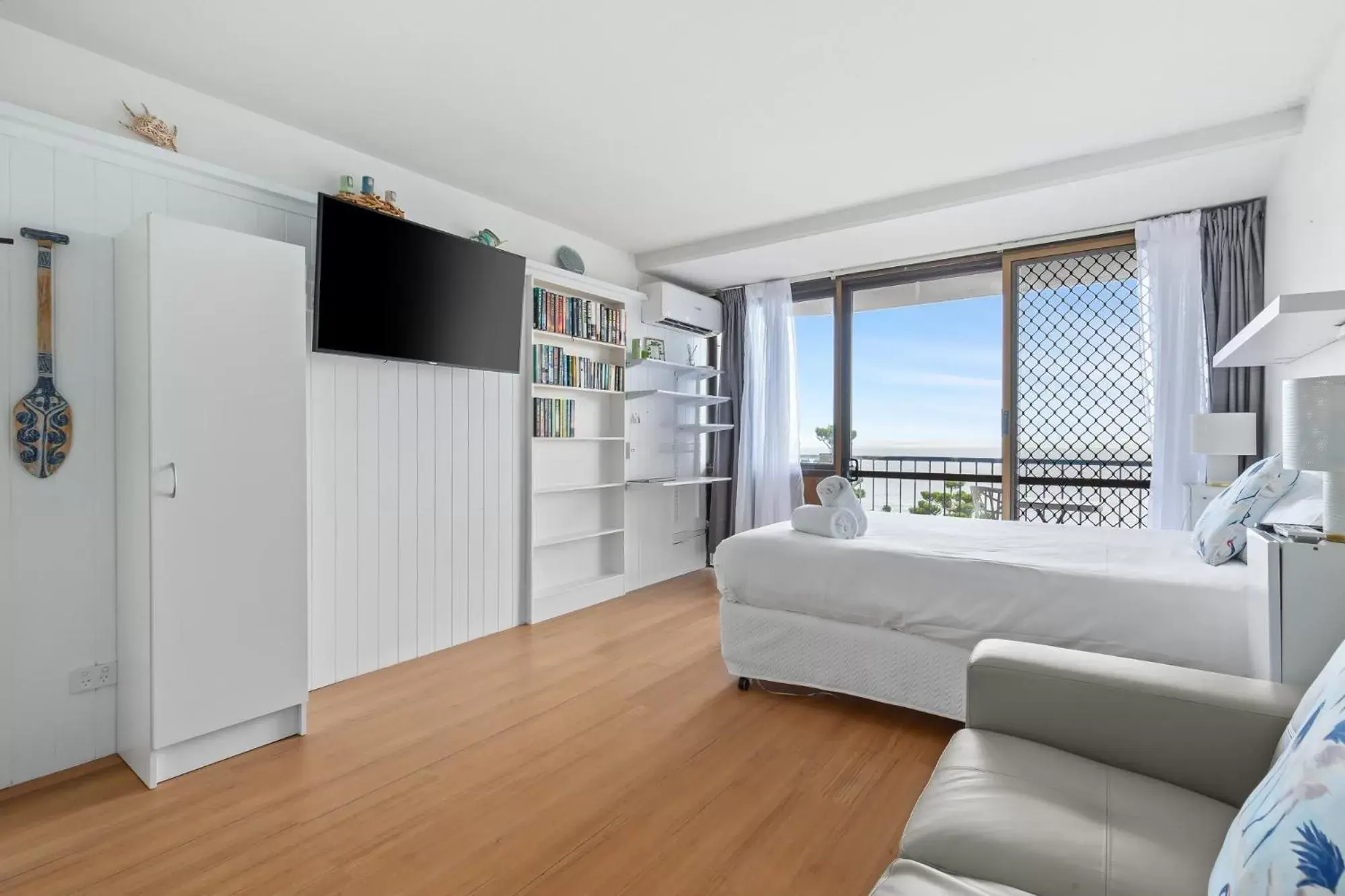 Bed in Bayview Tower Bed in Bayview Tower