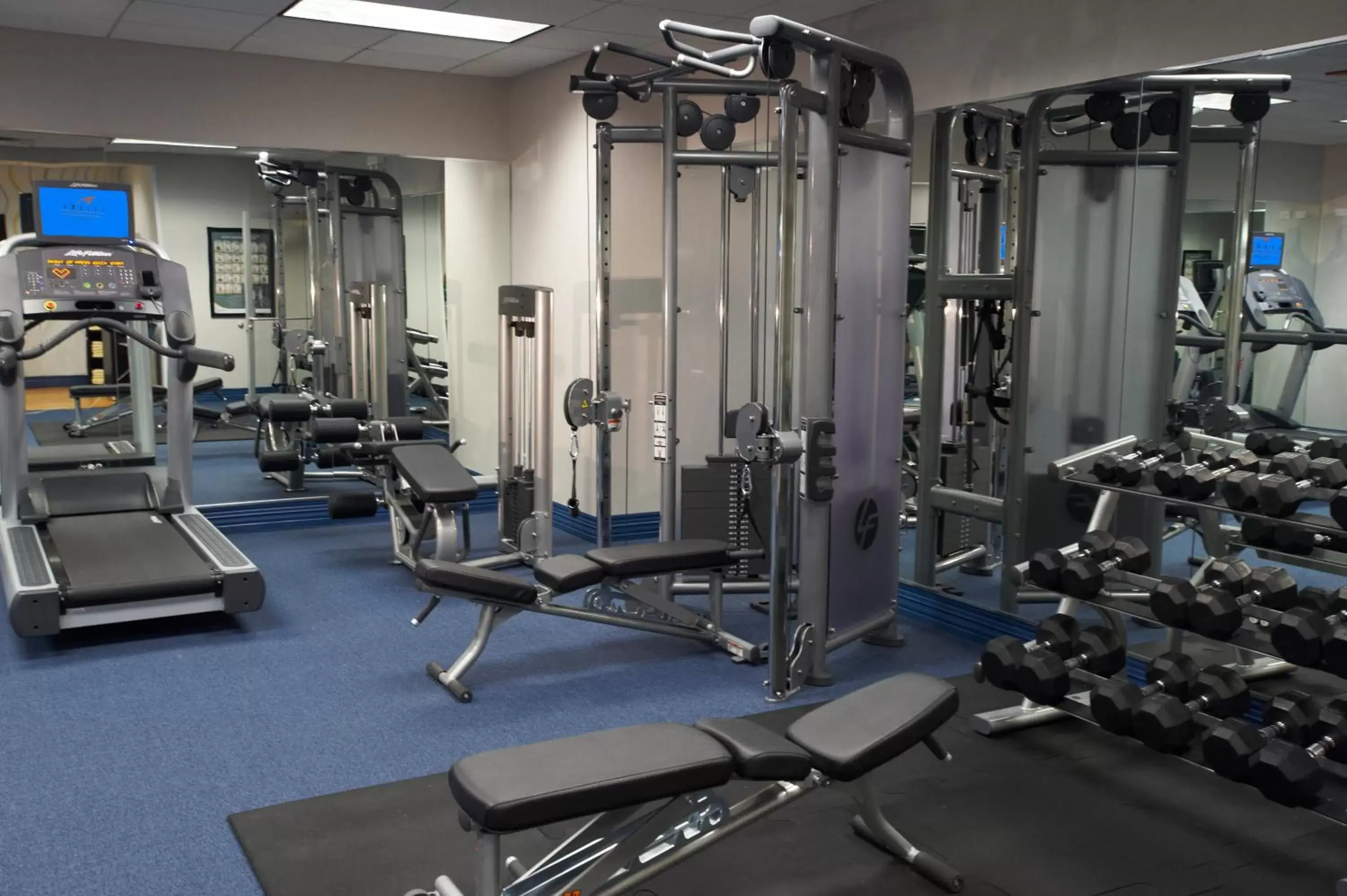 Fitness centre/facilities, Fitness Center/Facilities in Kinzie Hotel
