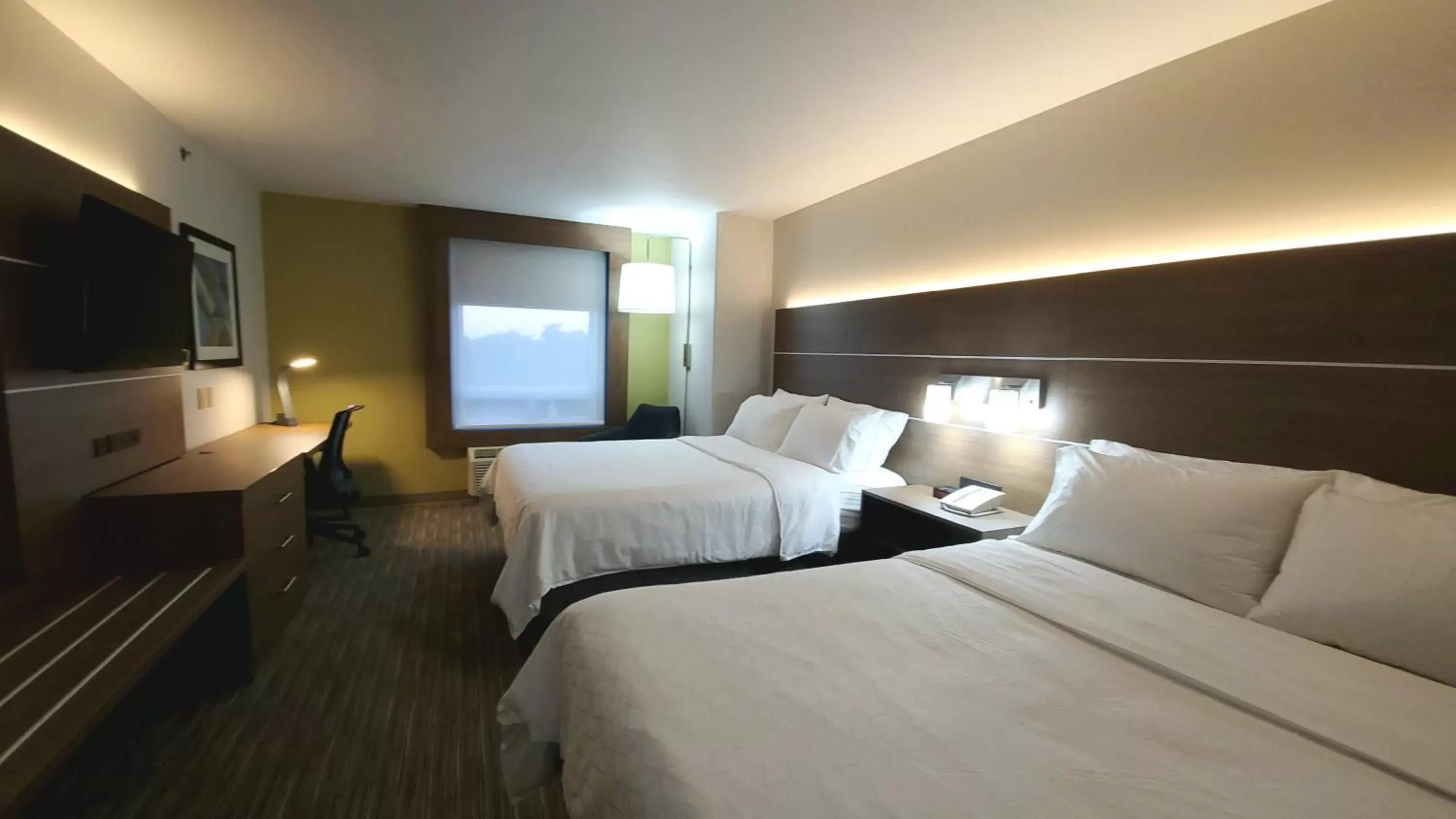 Photo of the whole room, Bed in Holiday Inn Express & Suites-Regina-South, an IHG Hotel