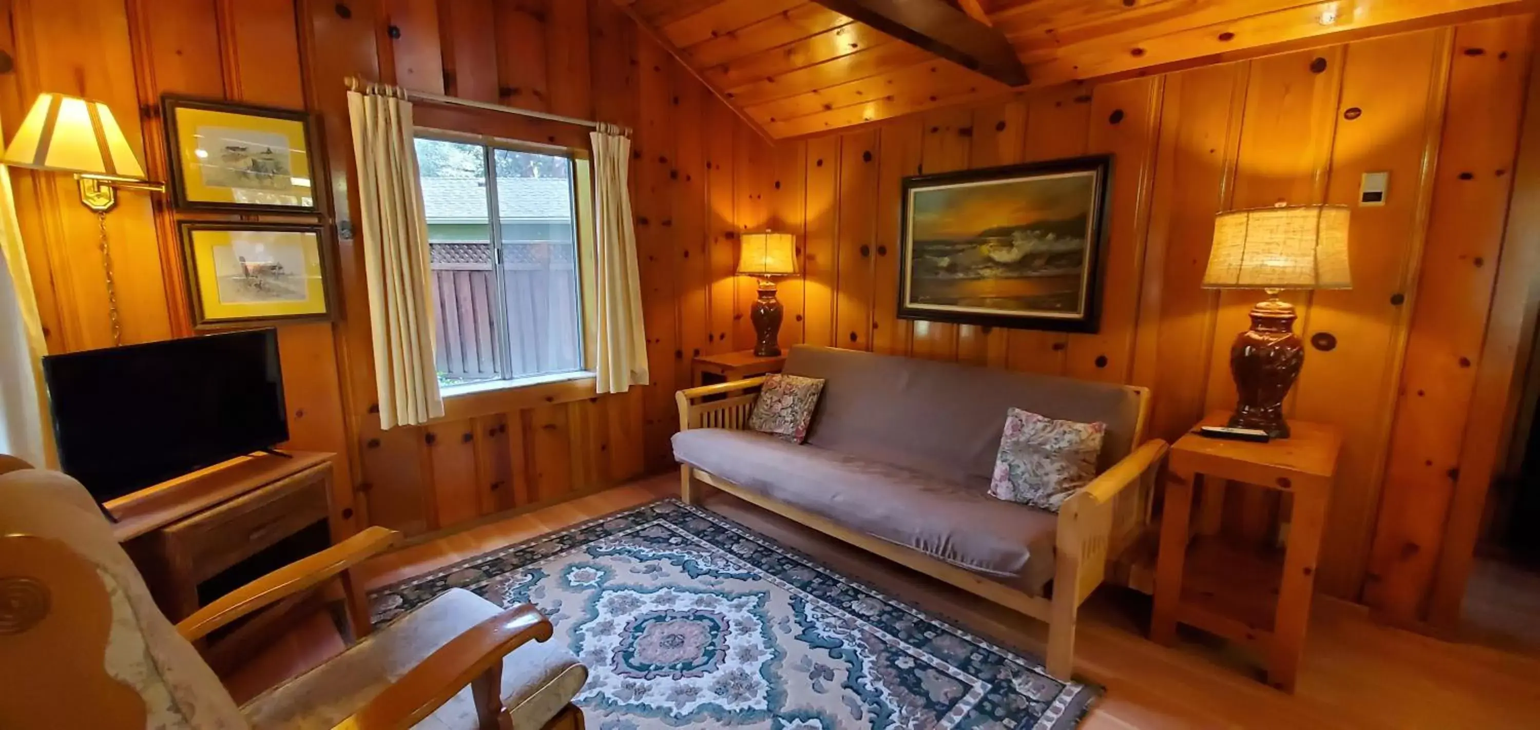 Living room, Seating Area in Fern River Resort