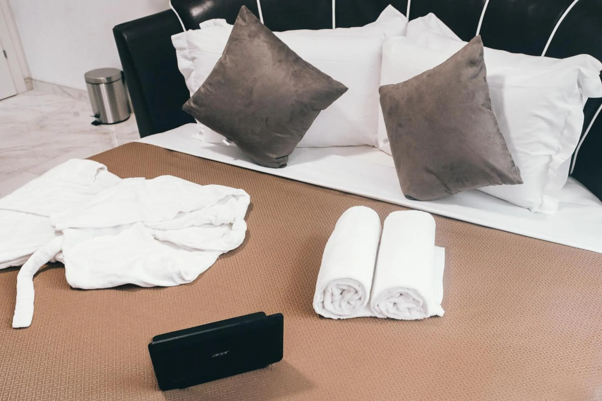 Bed in Gregorio VII Luxury Suites San Damaso