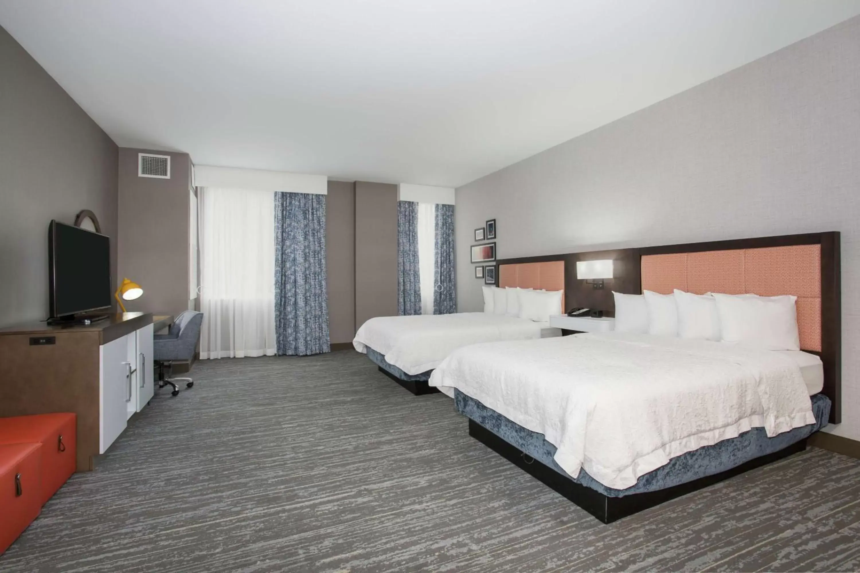 Bedroom, Bed in Hampton Inn & Suites Denver-Downtown