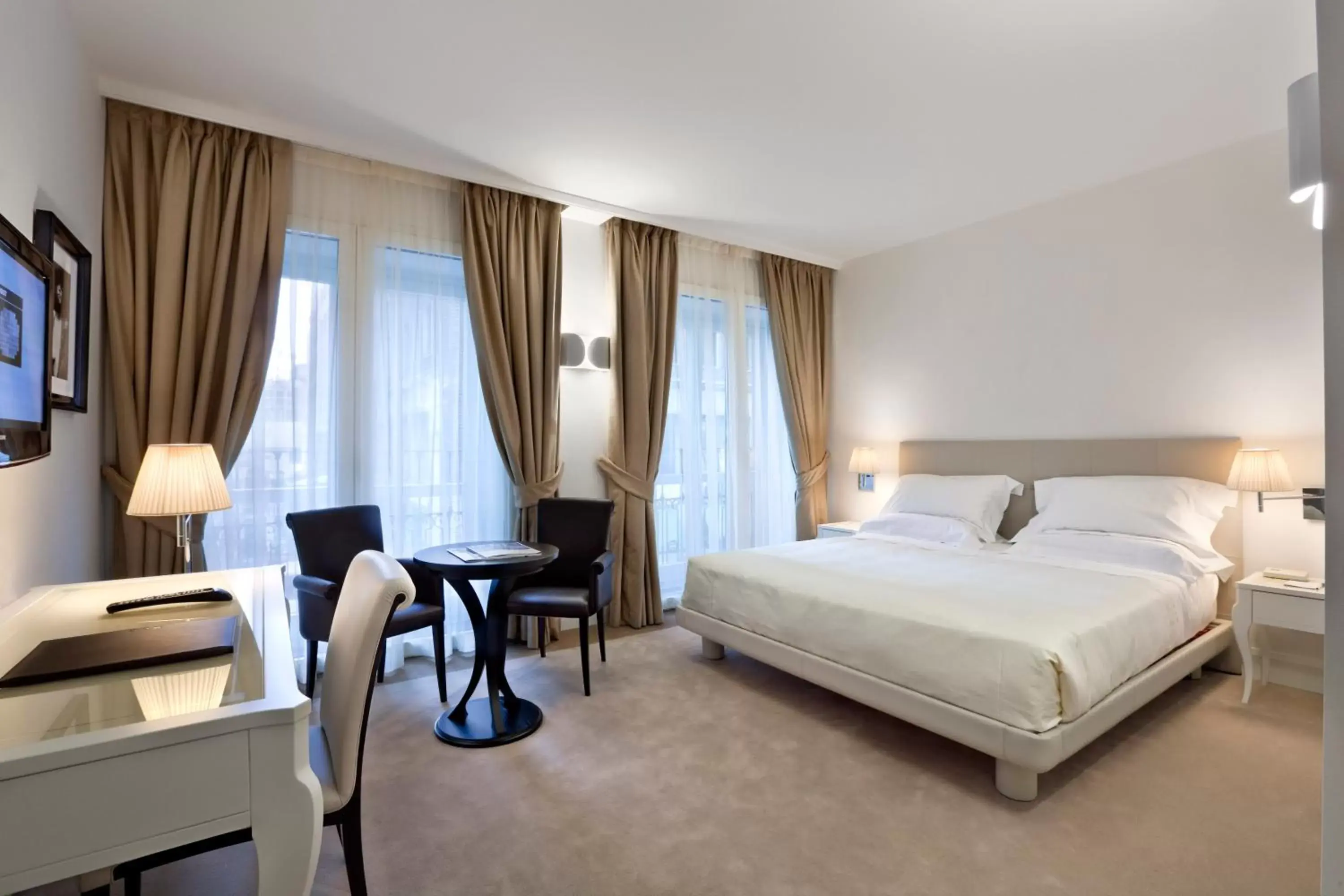 Photo of the whole room, Bed in Maison Milano | UNA Esperienze
