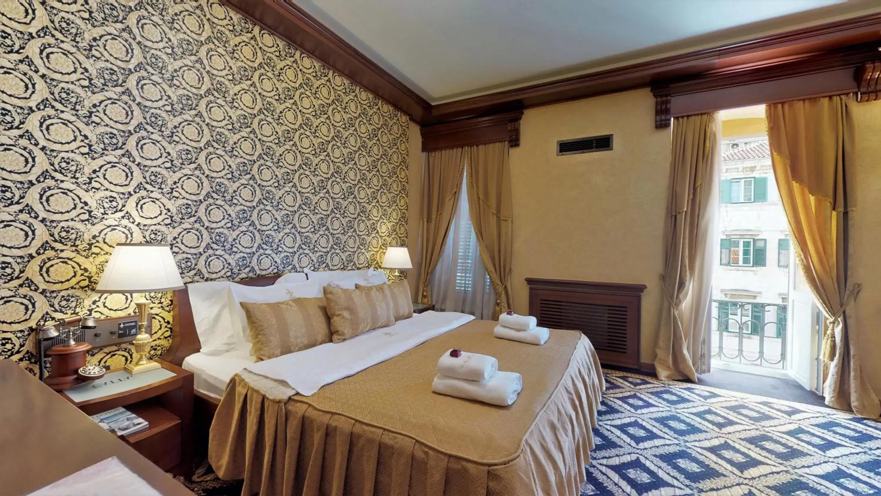 Bed in Historic Boutique Hotel Cattaro