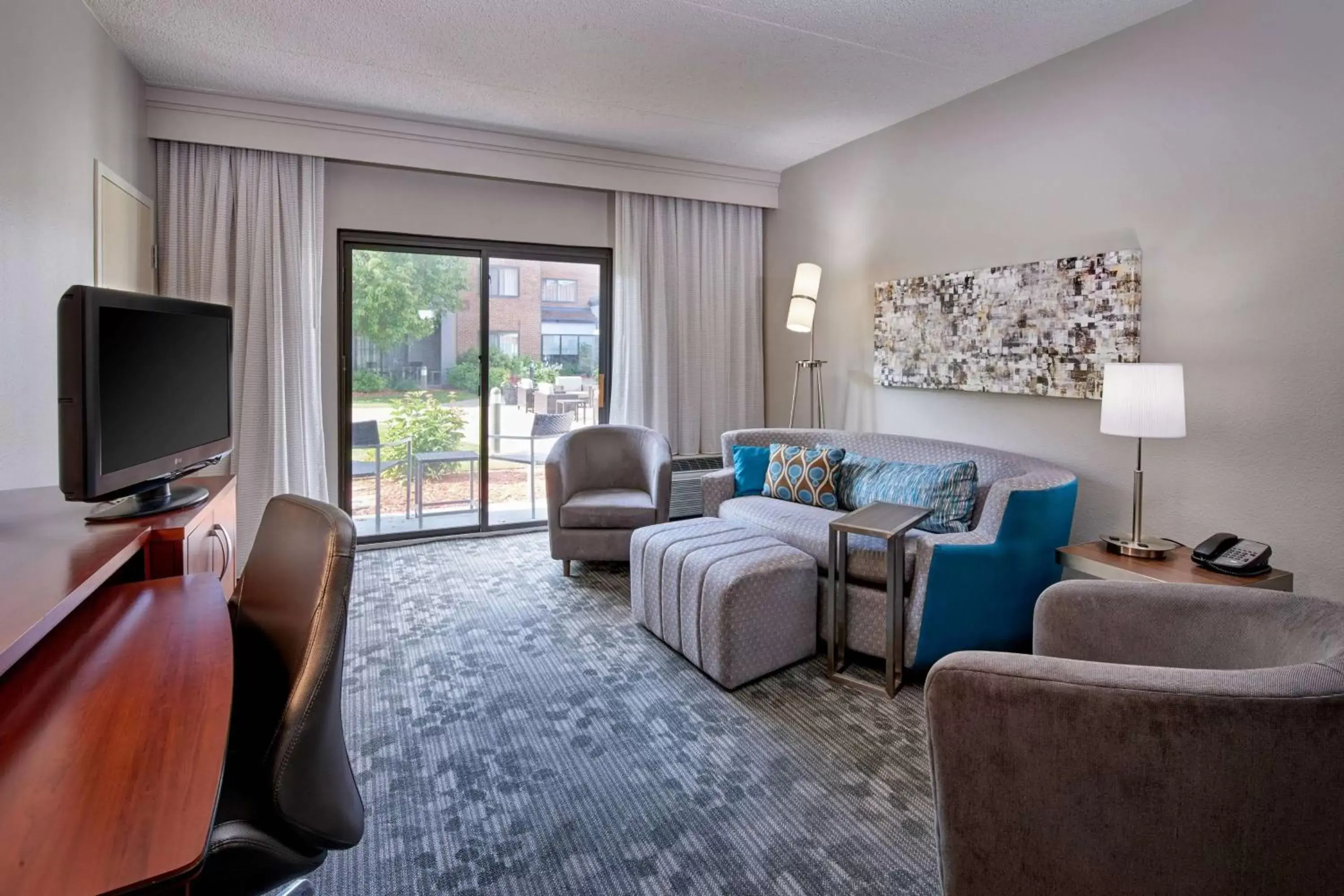 Bedroom, Seating Area in Sonesta Select Minneapolis Eden Prairie