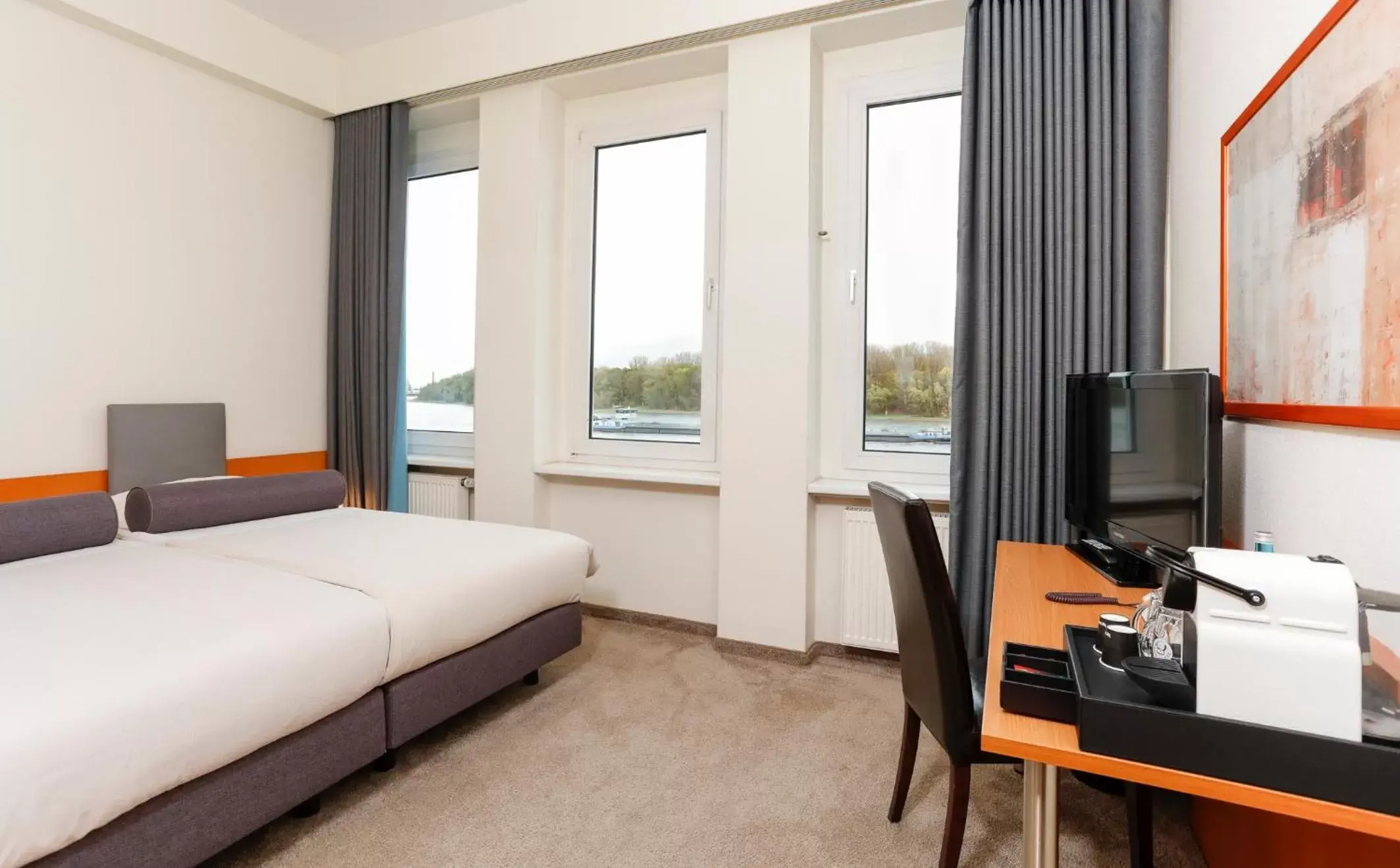 Bed in Hotel am Rhein