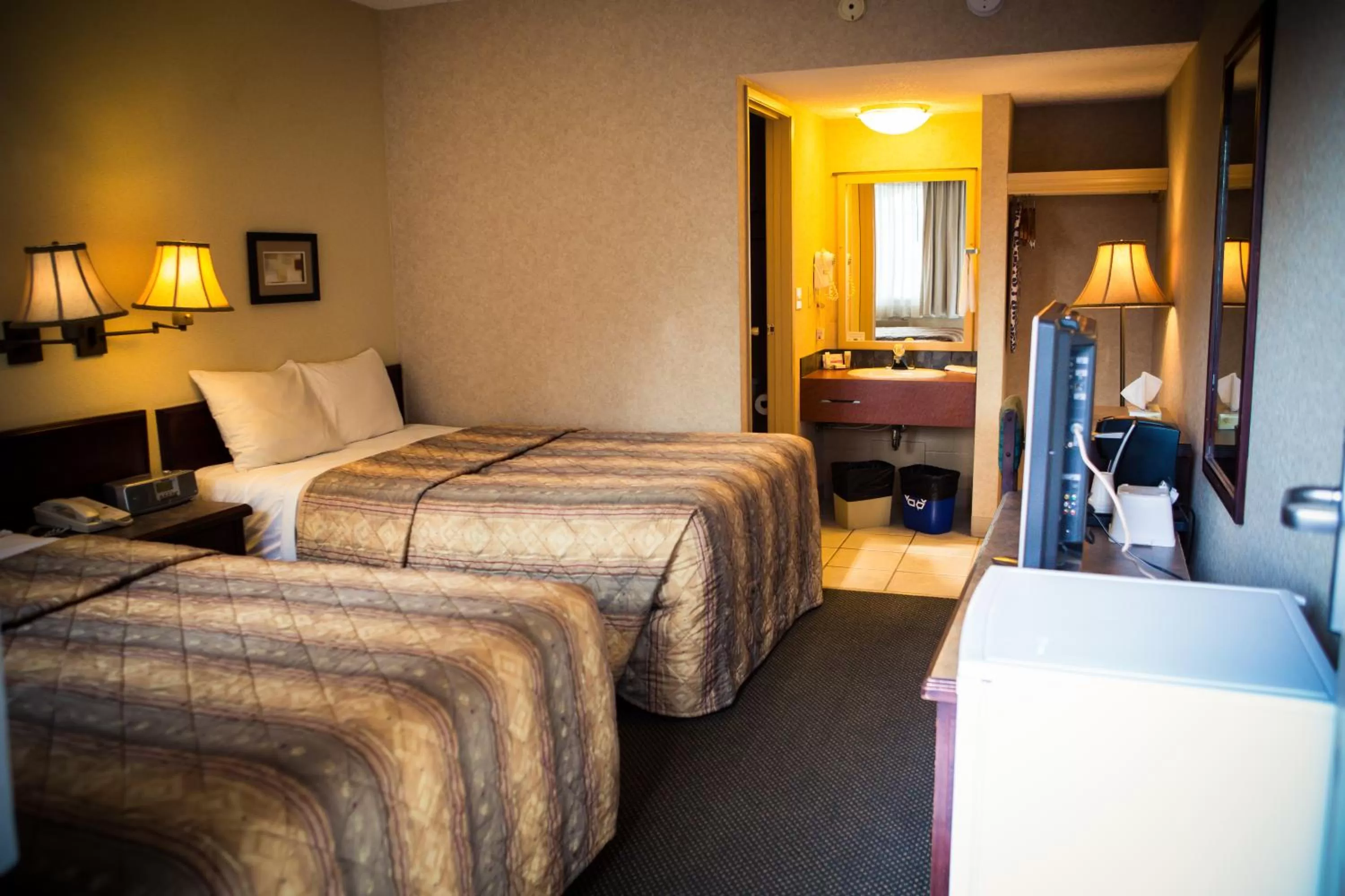 Photo of the whole room, Bed in Langley Hwy Hotel
