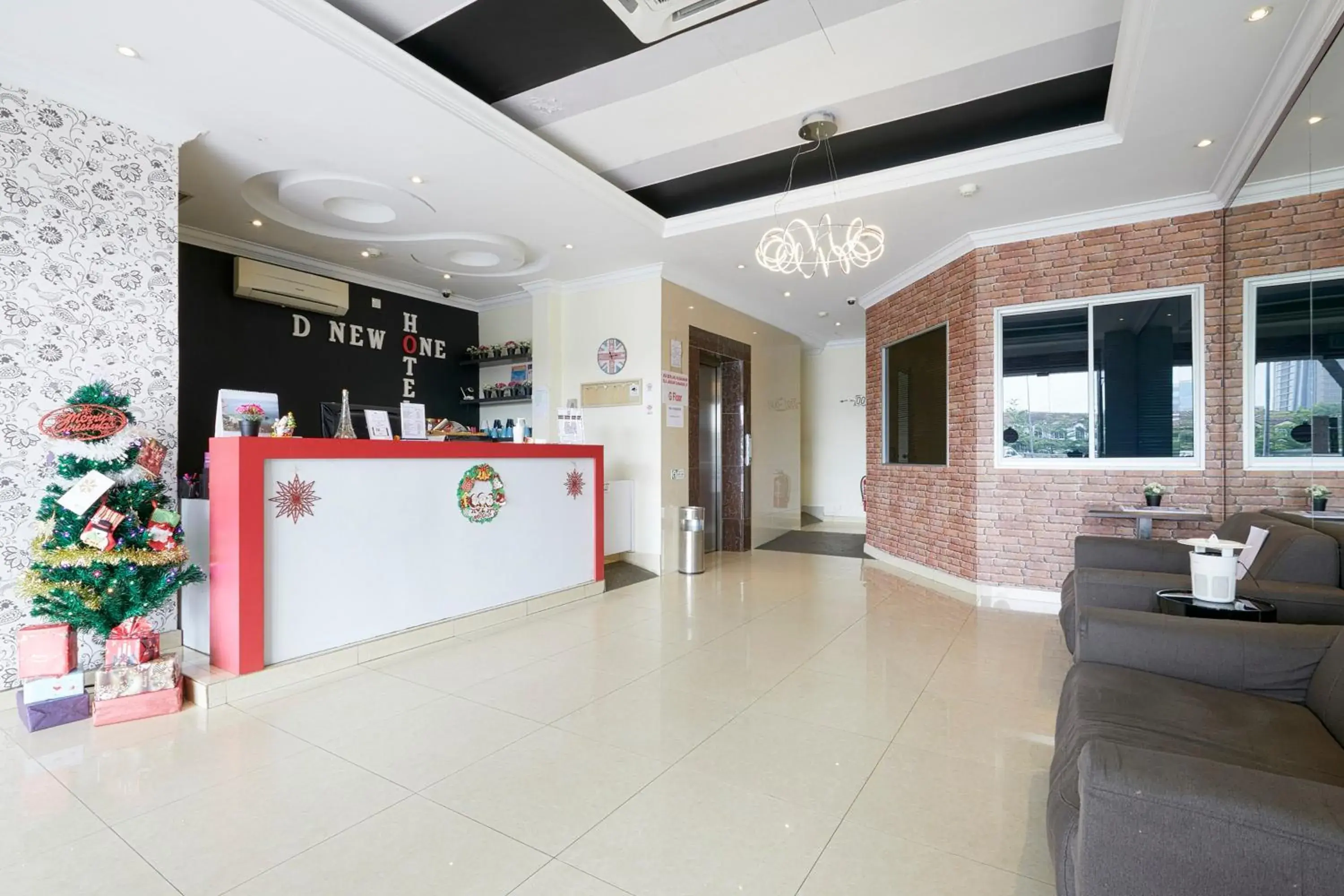 Lobby or reception in D'New 1 Hotel Near Sunway Pyramid, 6 Min Only Lobby or reception in D'New 1 Hotel Near Sunway Pyramid, 6 Min Only
