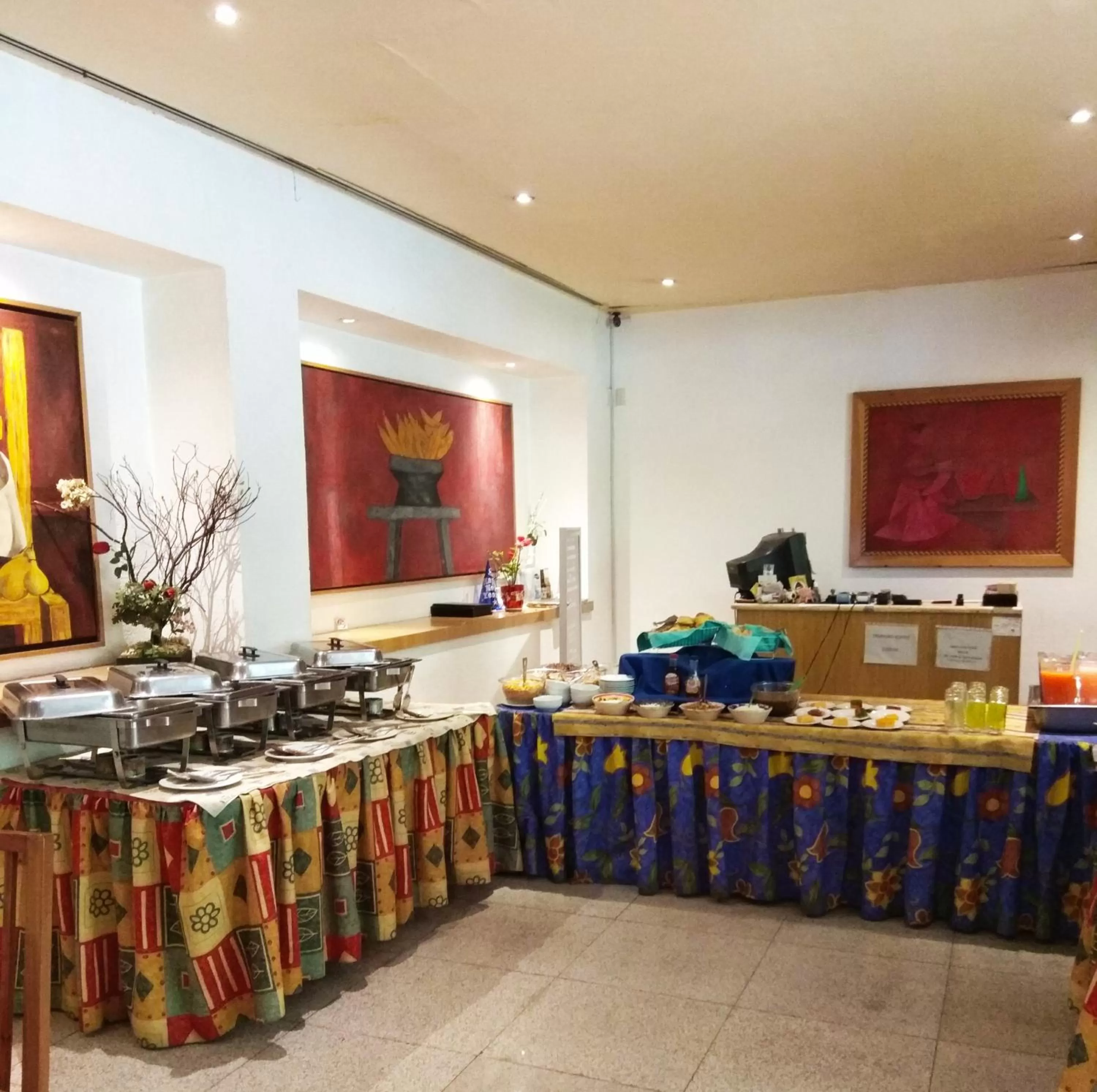 Food and drinks in Hotel Sevilla