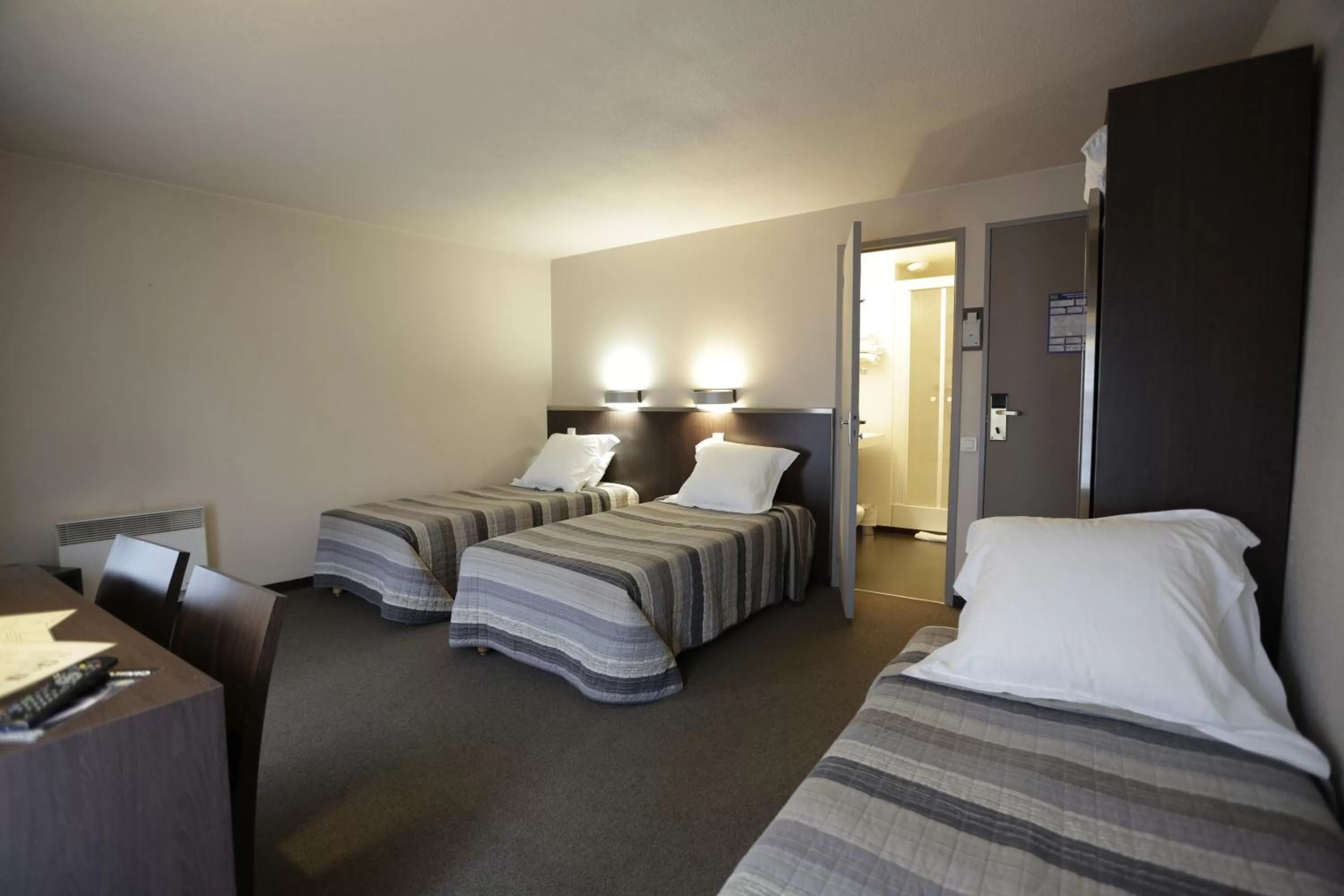 Bedroom, Bed in Hôtel Au Petit Caporal