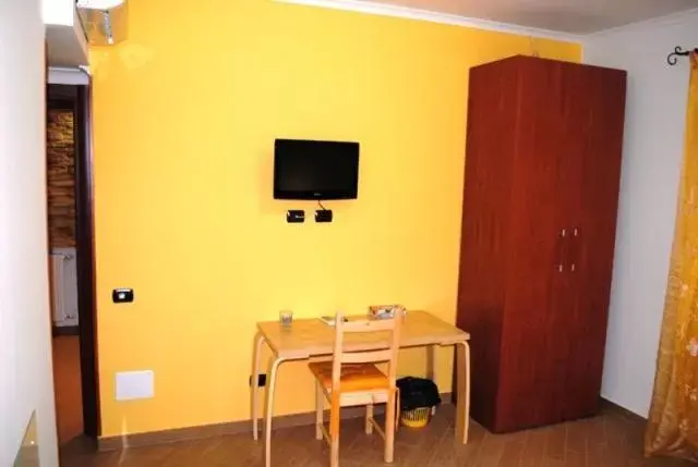 TV and multimedia, TV/Entertainment Center in B&B Insula Portus