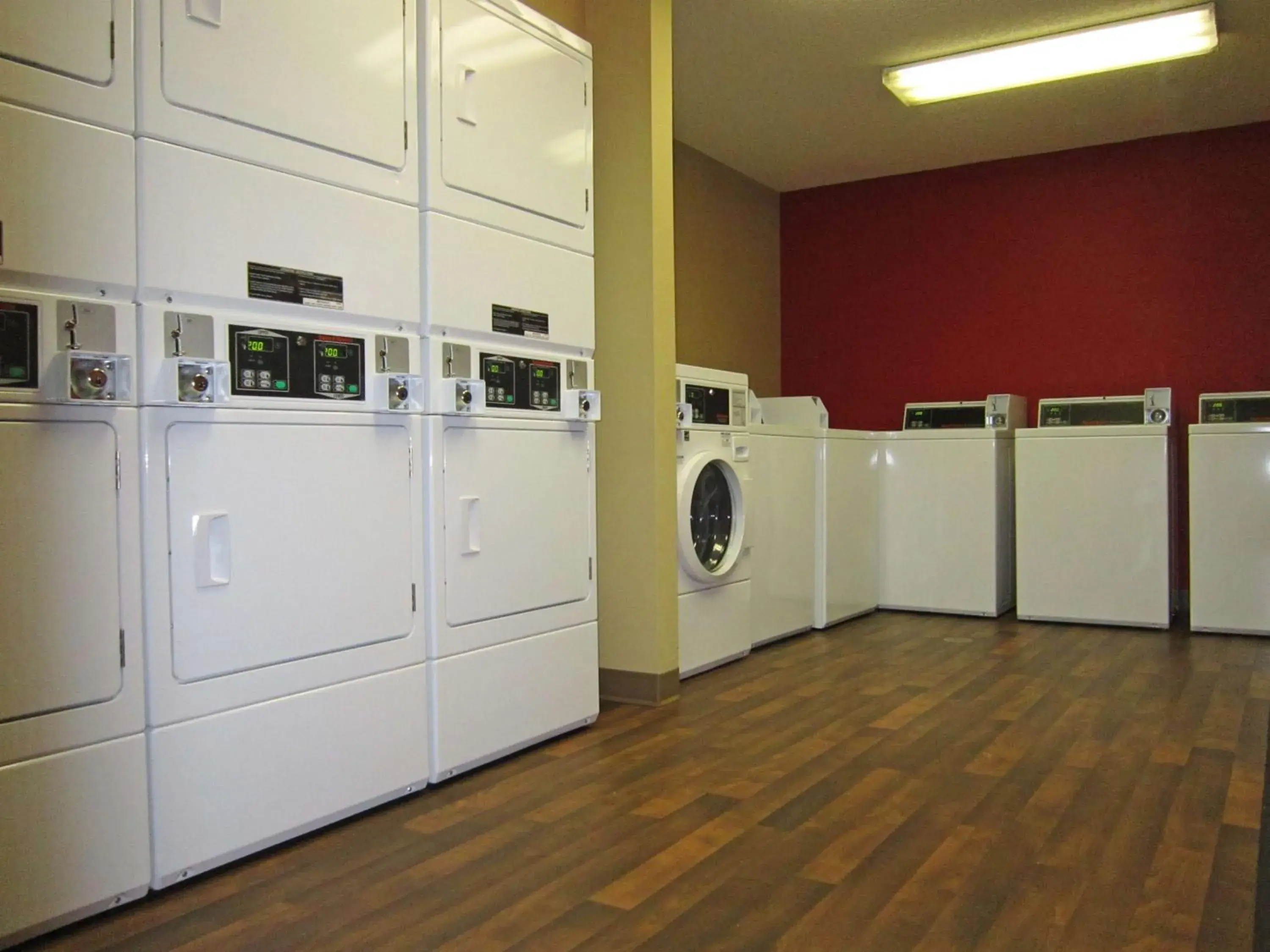 laundry, Kitchen/Kitchenette in Extended Stay America Suites - Seattle - Southcenter