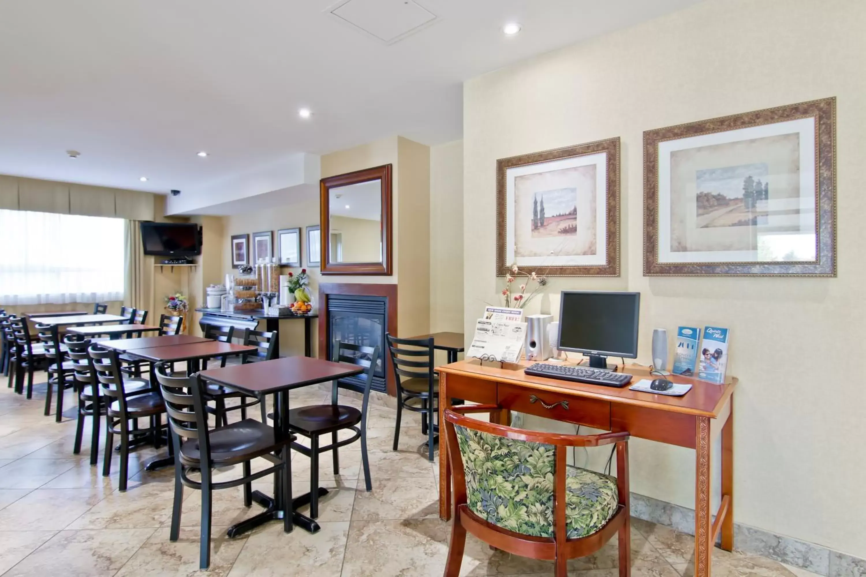 Lobby or reception, Restaurant/Places to Eat in Travelodge by Wyndham Trenton
