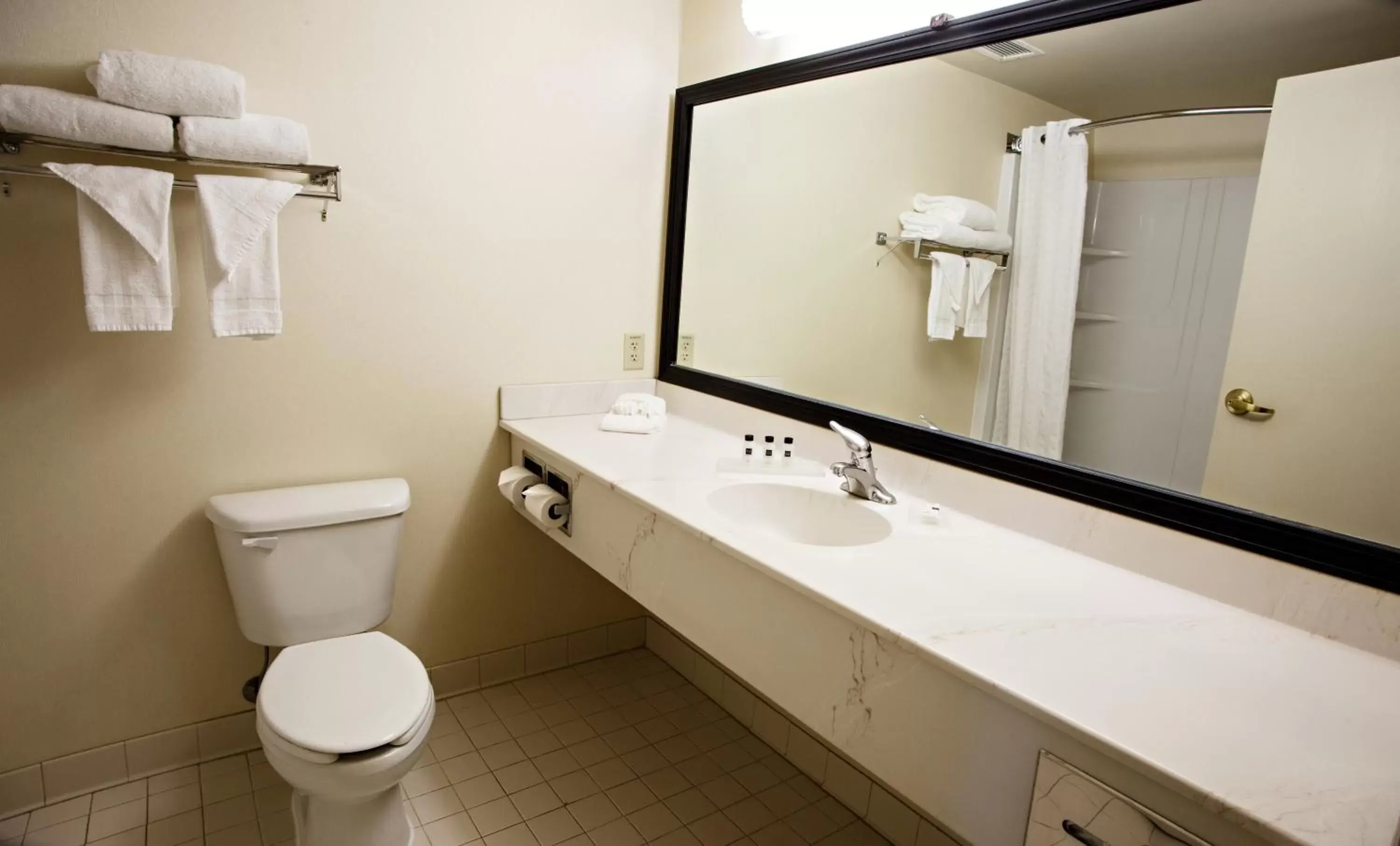 Bathroom in Country Inn & Suites by Radisson, Harrisburg West, PA