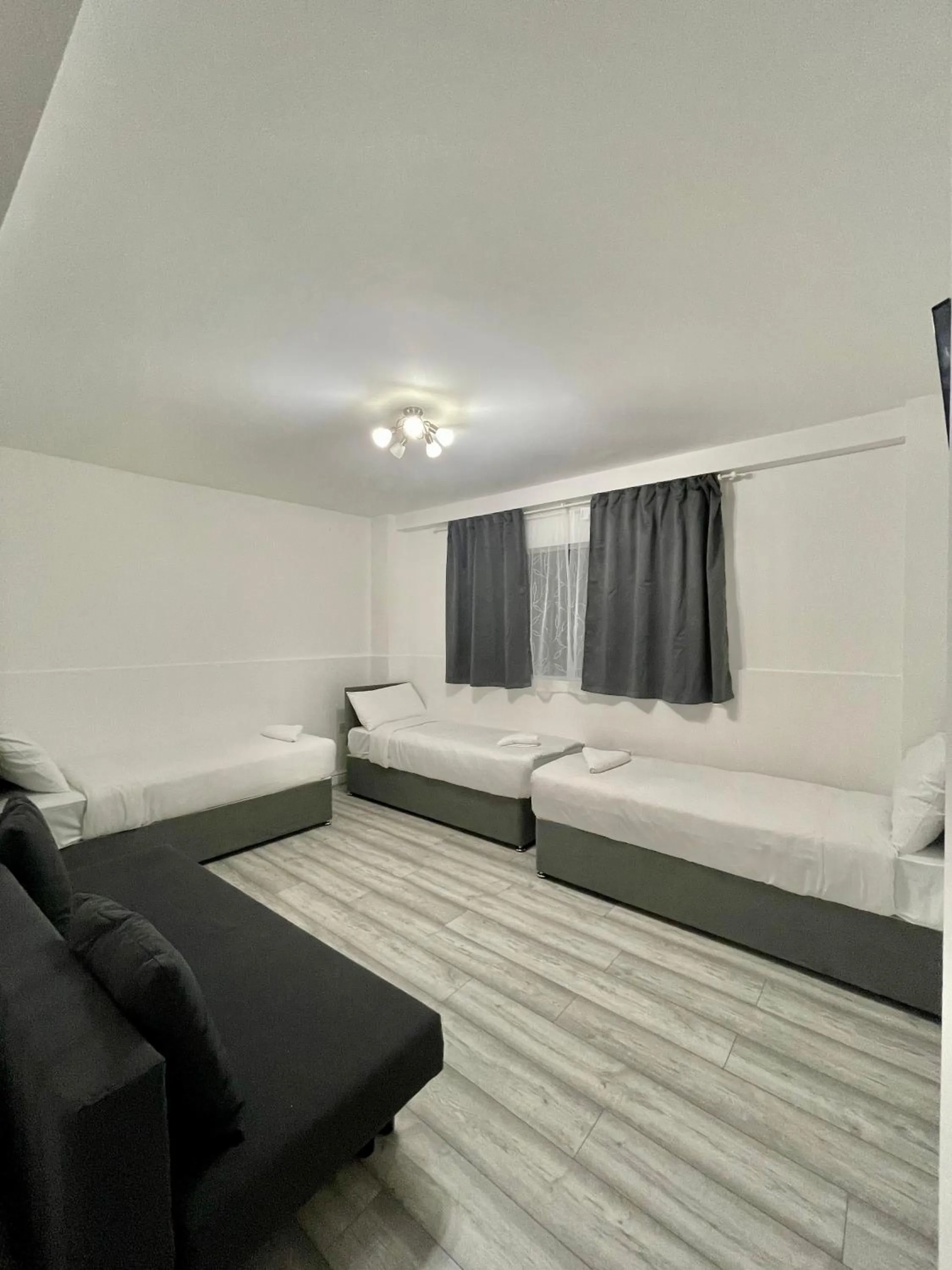 Other, Bed in Comfortable - Cosy - Budget Studios in City Center