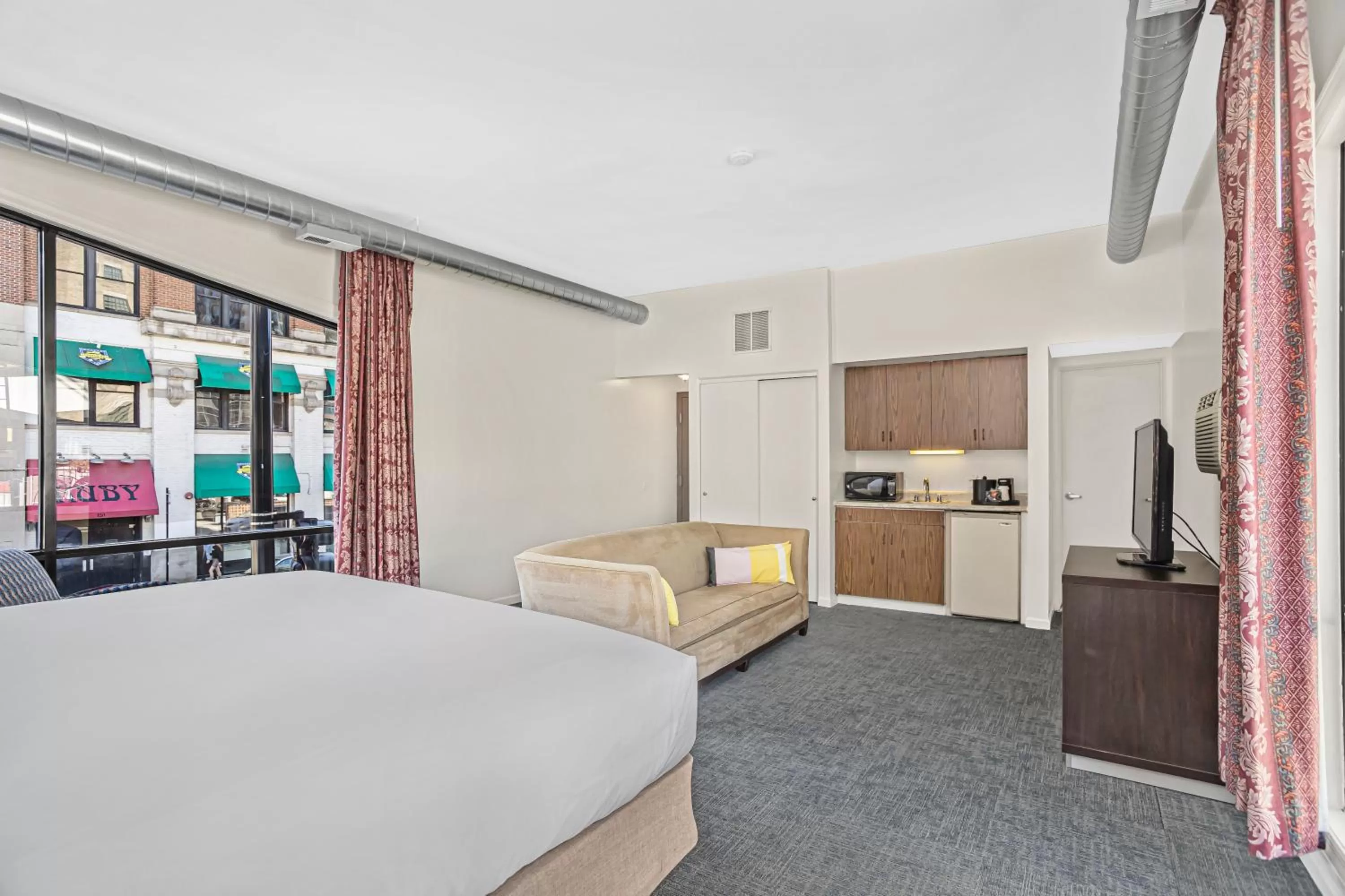 Bedroom, Bed in Ohio House Motel