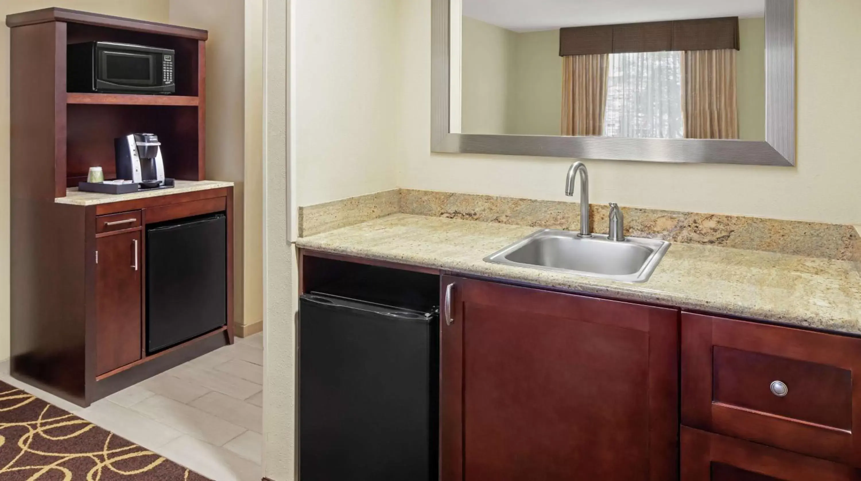 Kitchen or kitchenette, Kitchen/Kitchenette in Hilton Garden Inn Shreveport Bossier City