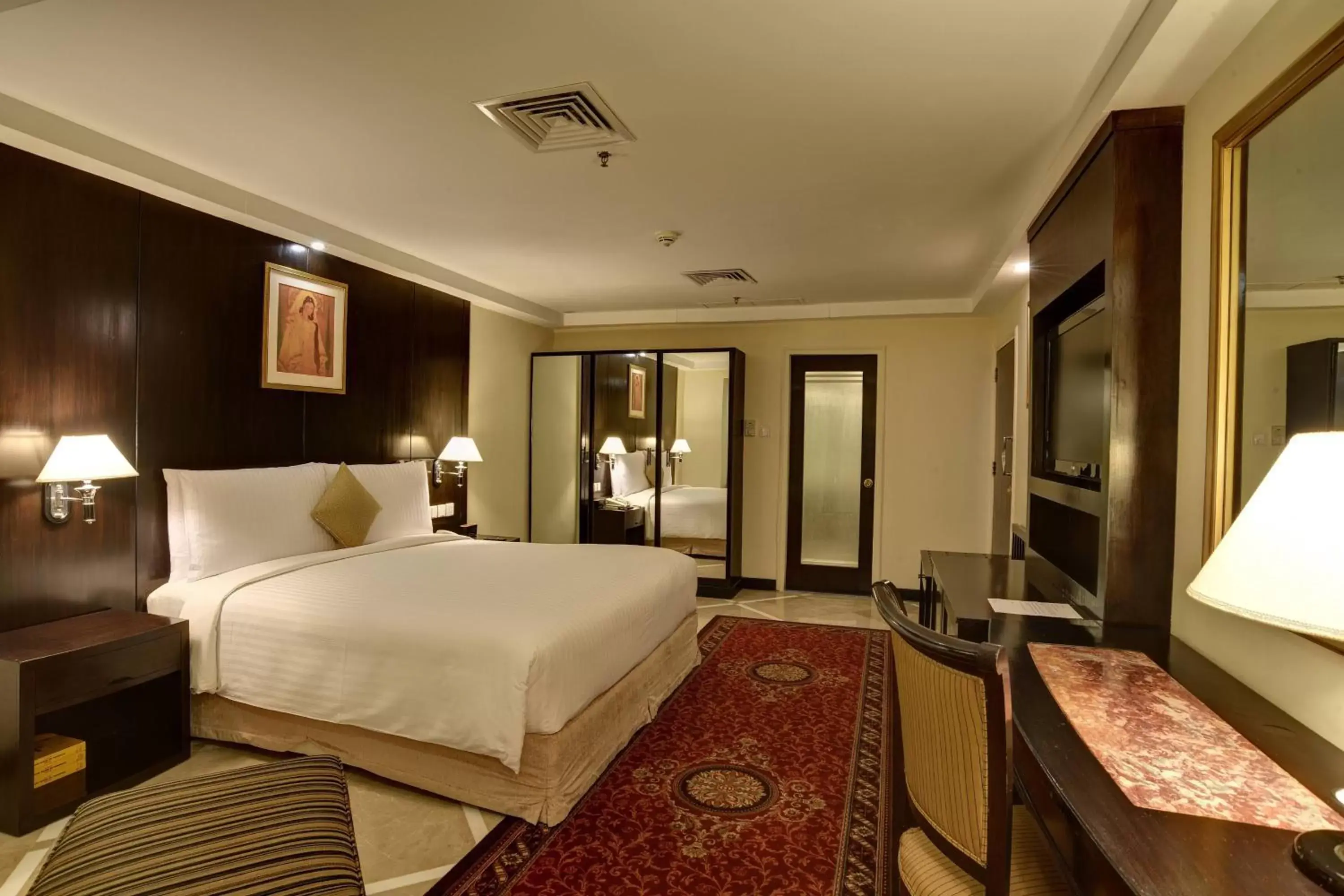 Bedroom in Islamabad Marriott Hotel