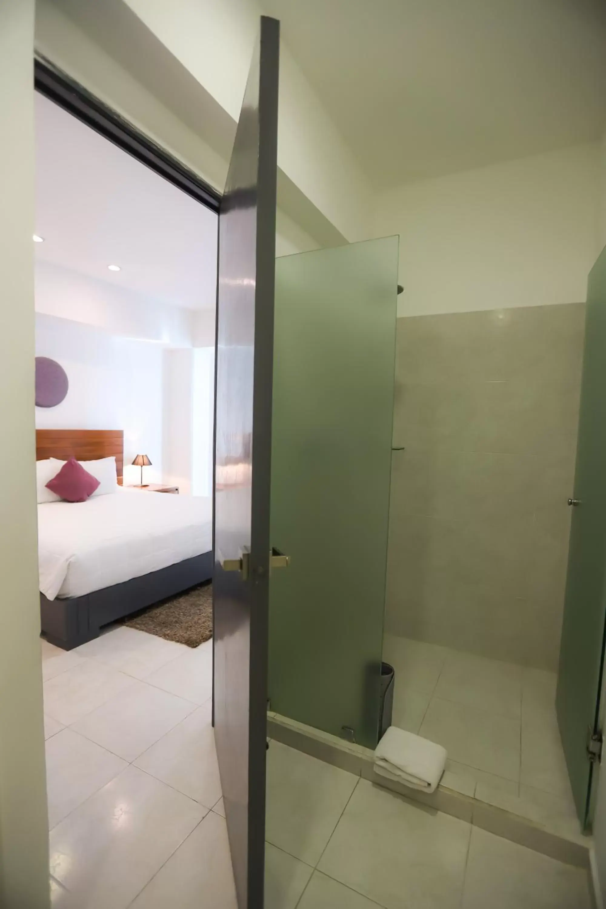 Bathroom, Bed in TRYP by Wyndham Chetumal Bathroom, Bed in TRYP by Wyndham Chetumal