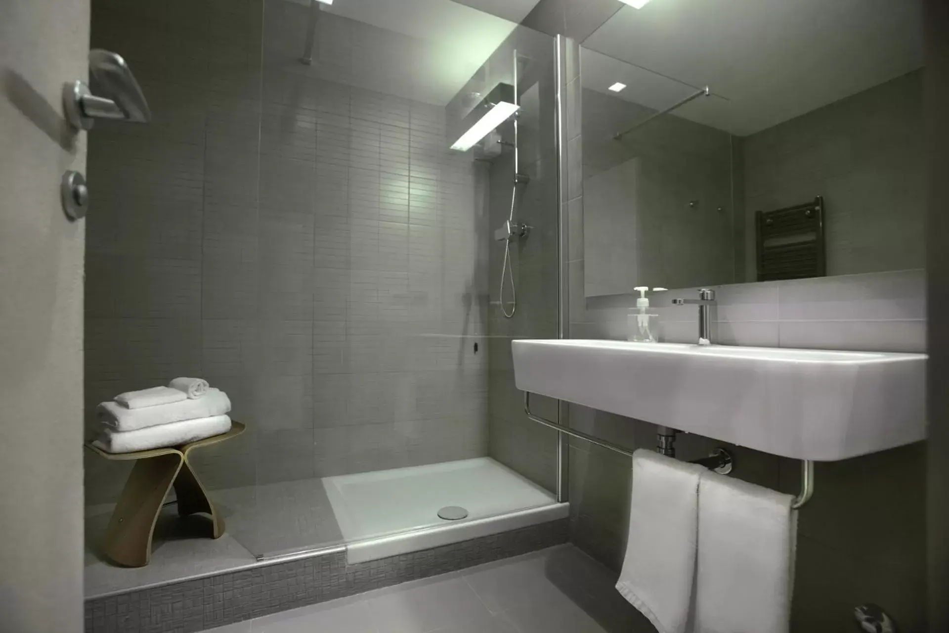 Shower, Bathroom in Hotel Palazzo Grillo