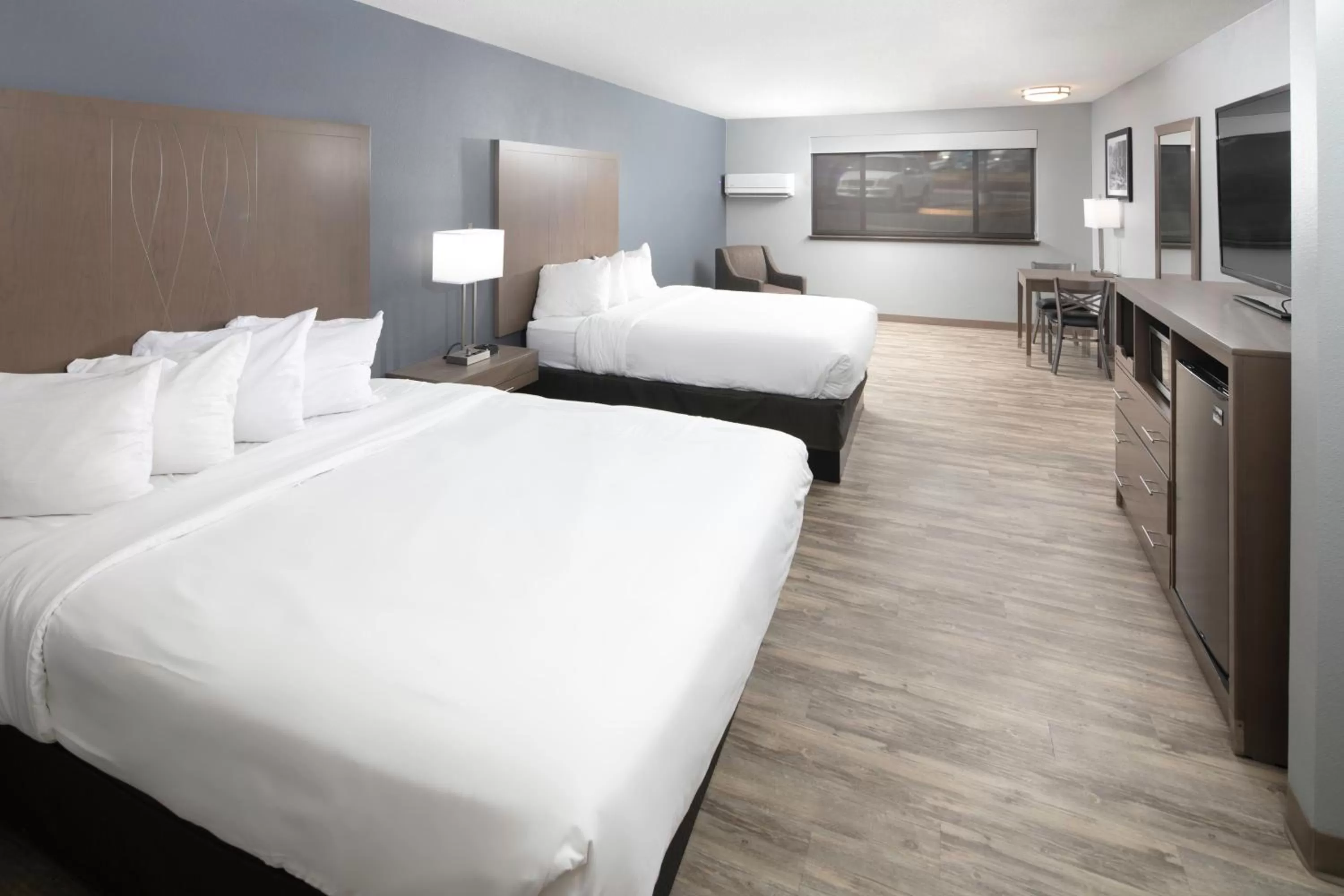 Photo of the whole room, Bed in Hotel 28 Boise Airport, an Ascend Collection Hotel