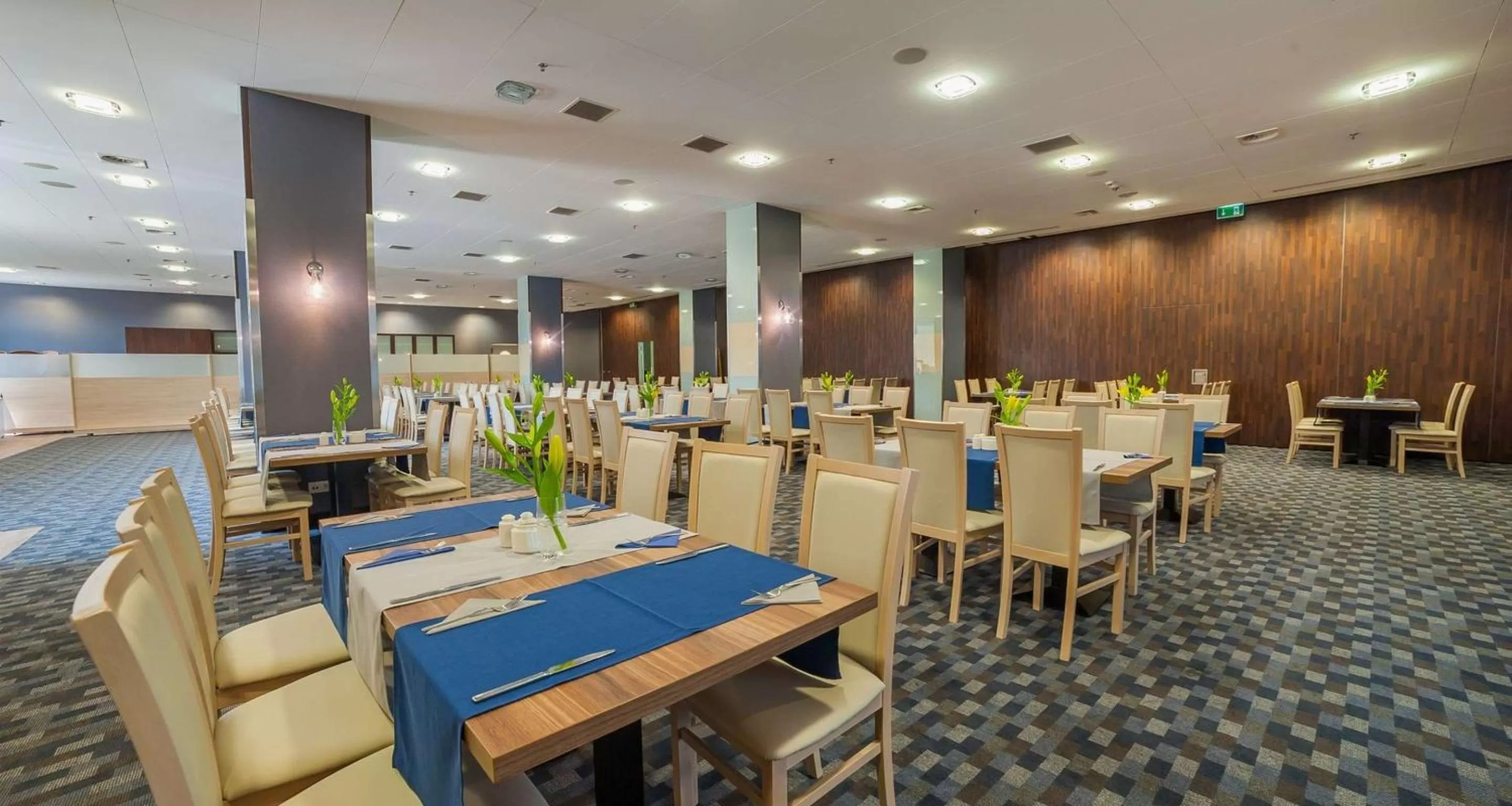 Restaurant/places to eat in Premier Kraków Hotel