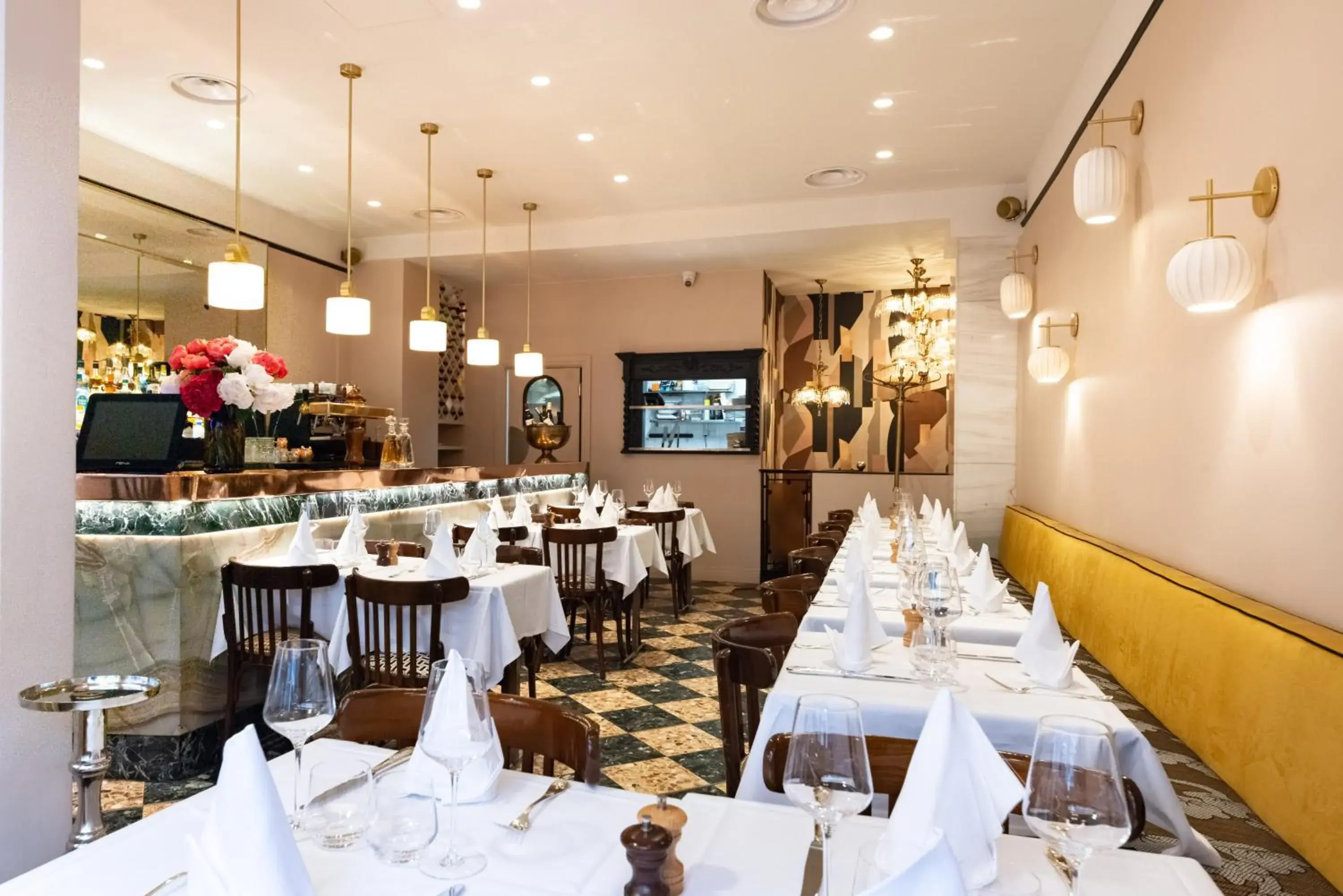 Restaurant/places to eat in Hôtel Chateaubriand Restaurant/places to eat in Hôtel Chateaubriand
