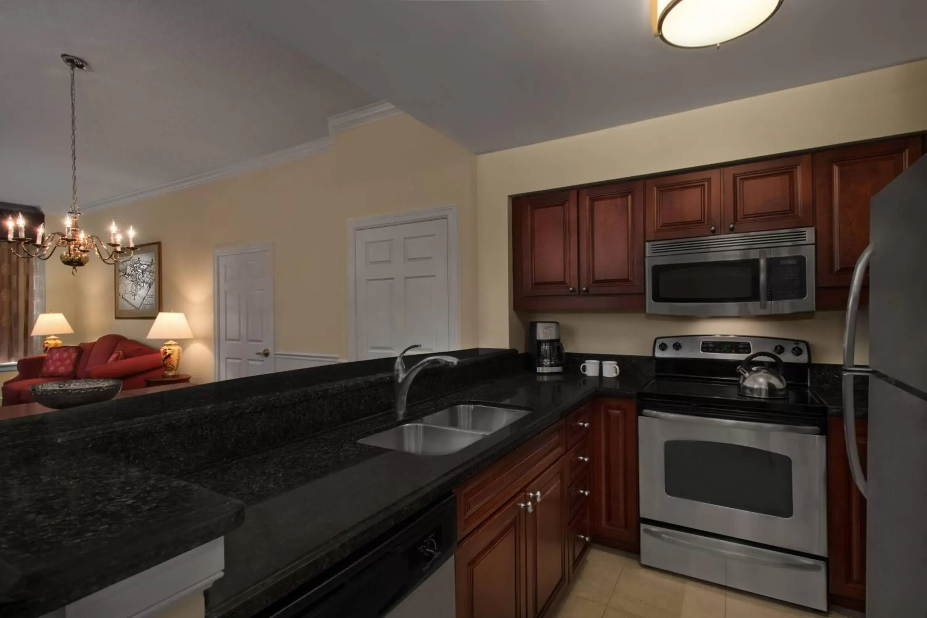 Bedroom, Kitchen/Kitchenette in Marriott's Manor Club at Ford's Colony