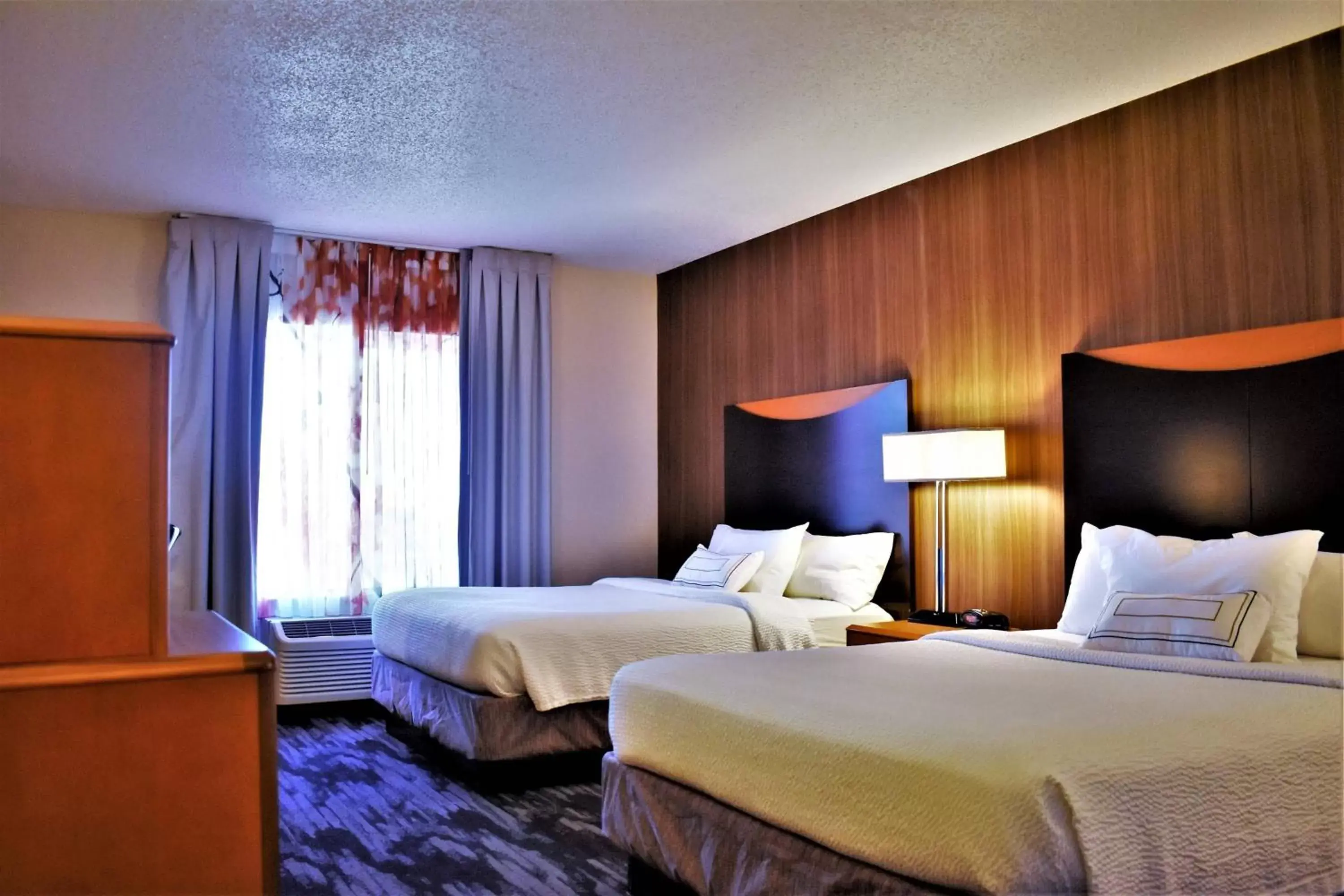 Photo of the whole room, Bed in Fairfield Inn and Suites by Marriott Strasburg Shenandoah Valley