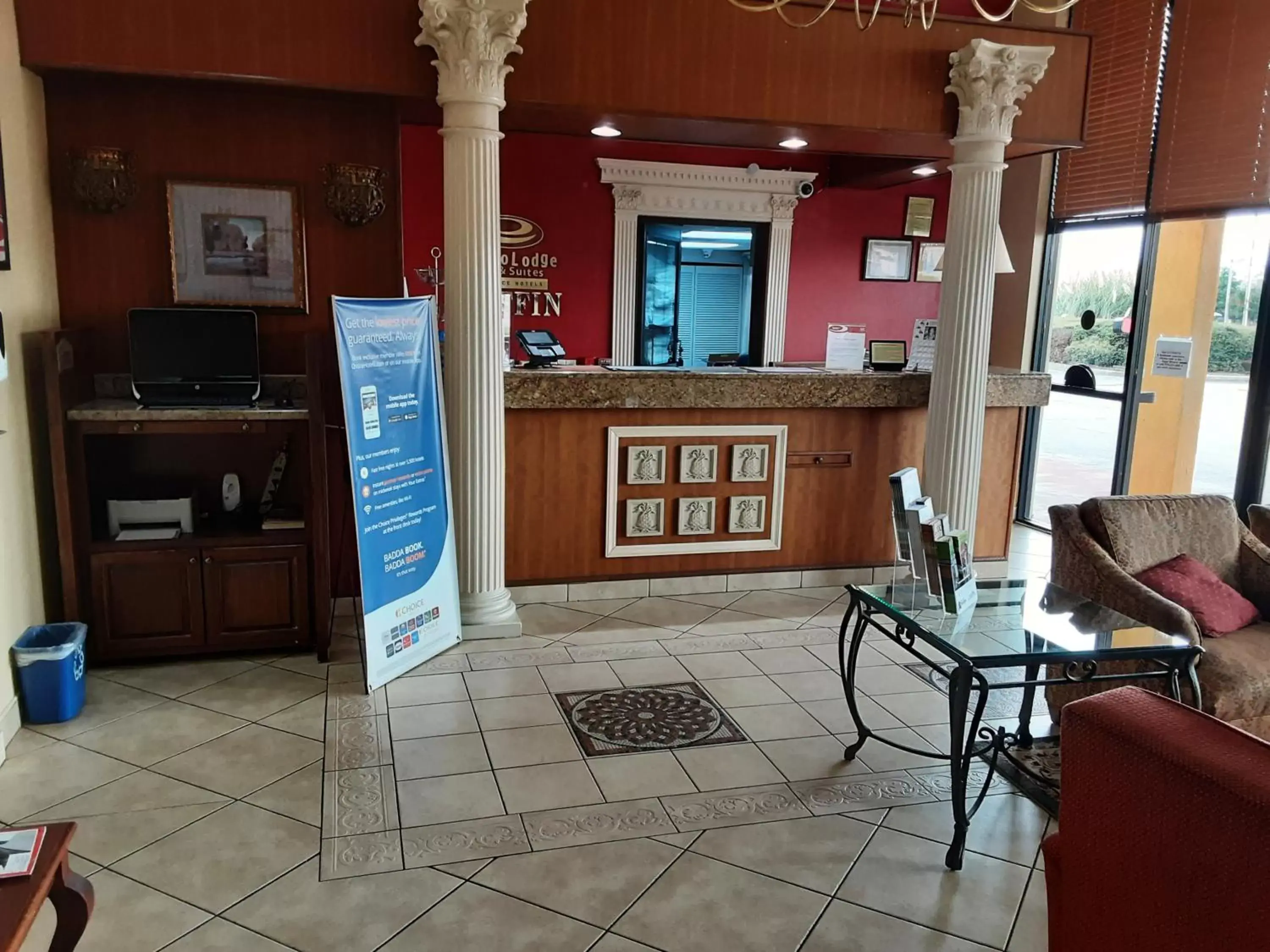 Lobby/Reception in Econo Lodge Inn & Suites - Griffin