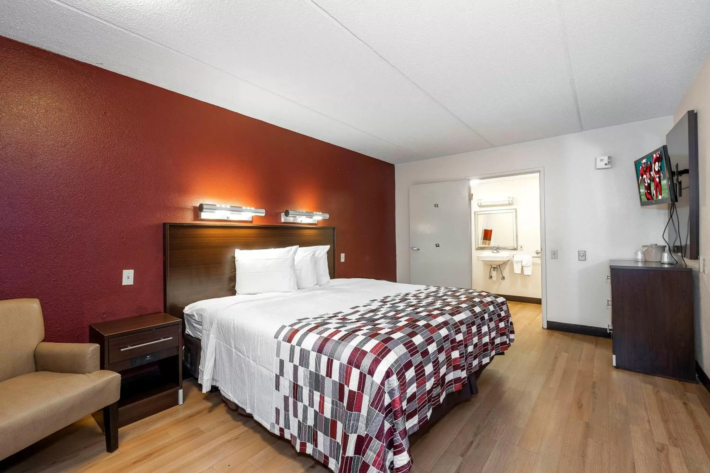 Photo of the whole room, Room Photo in Red Roof Inn Atlanta - Smyrna/Ballpark