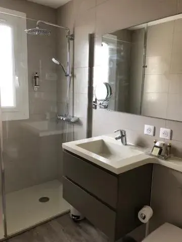 Bathroom in Family Golf Hotel