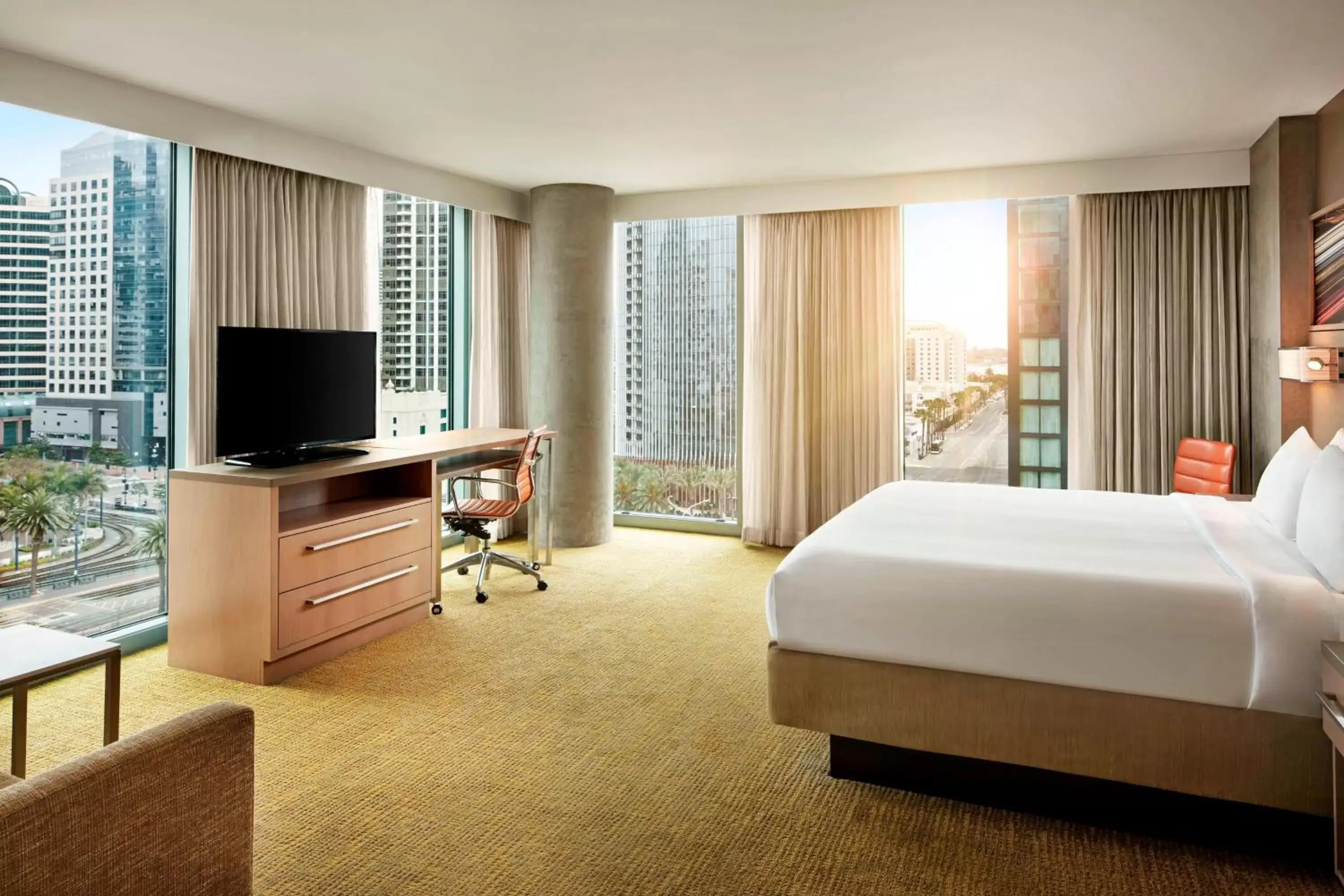 Bedroom, TV/Entertainment Center in Residence Inn by Marriott San Diego Downtown/Bayfront