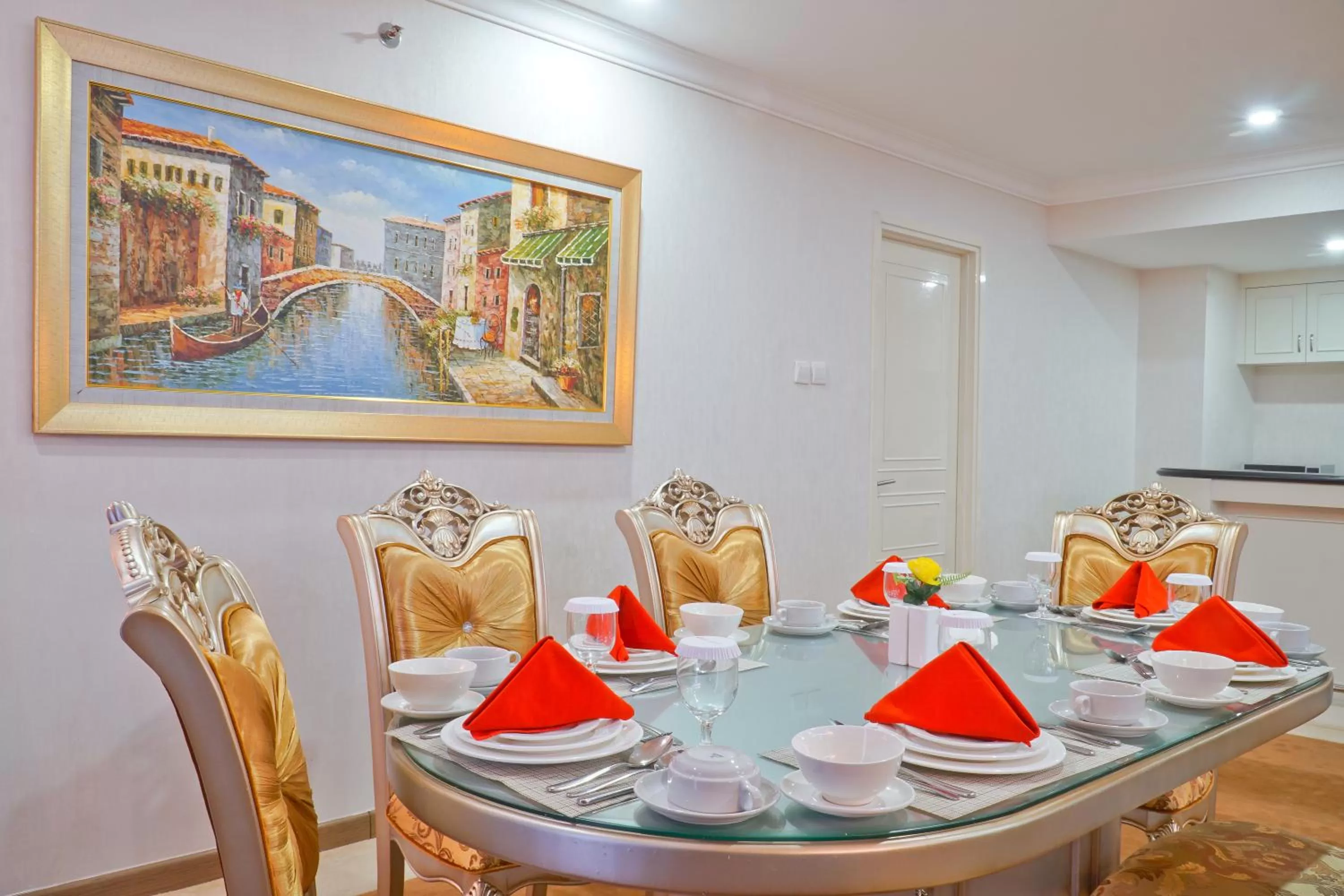 Dining area in Swiss-Belhotel Lampung
