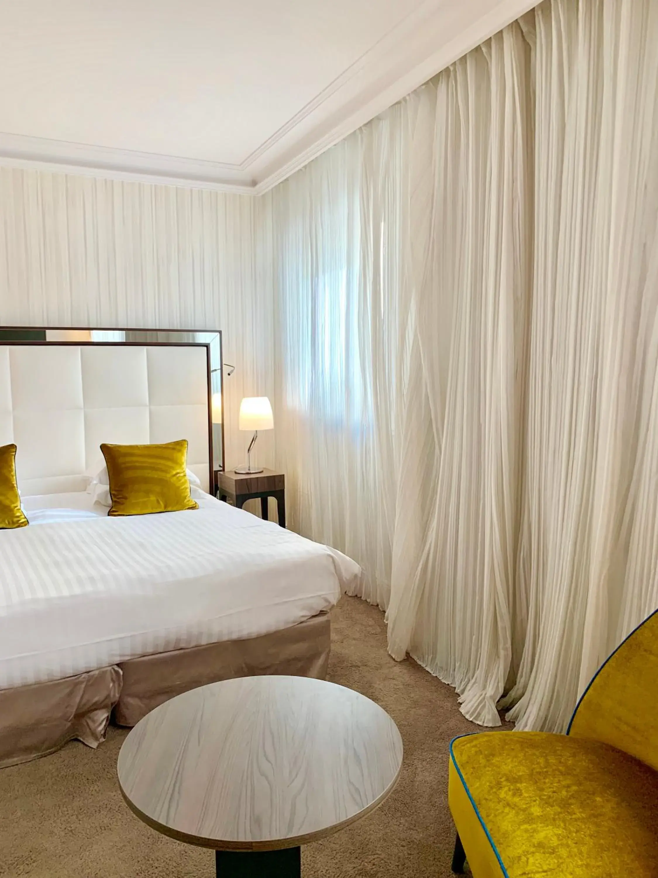Photo of the whole room, Bed in Hôtel Le Canberra