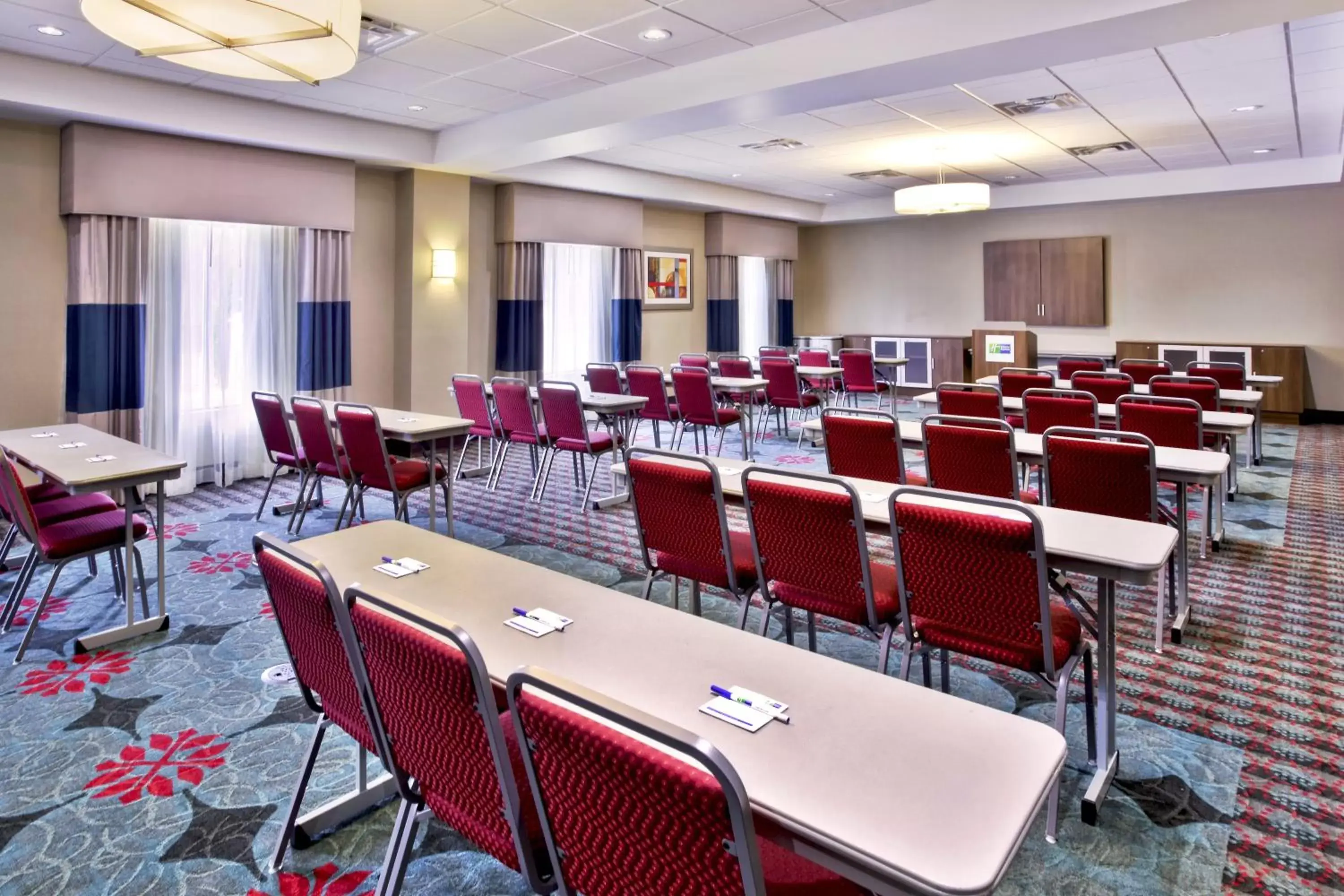 Meeting/conference room in Holiday Inn Express & Suites Oak Ridge, an IHG Hotel