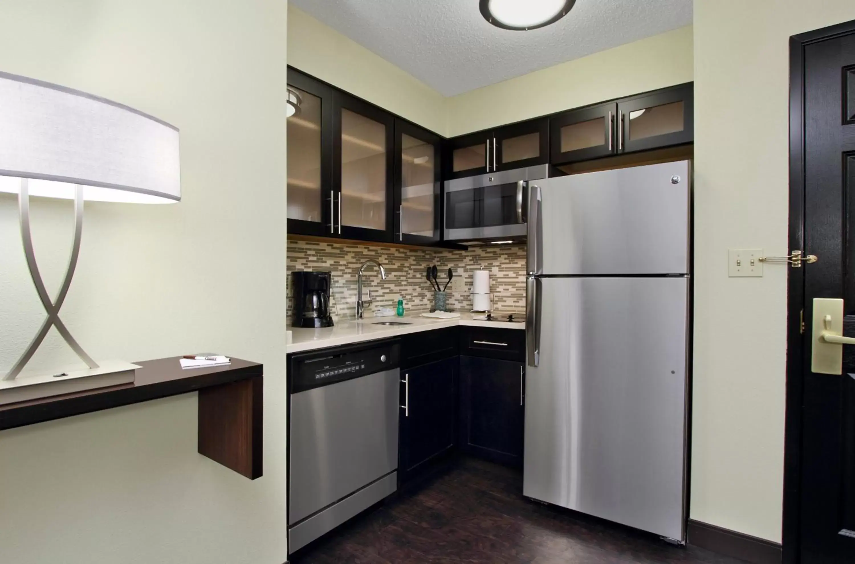 Photo of the whole room, Kitchen/Kitchenette in Staybridge Suites Tysons - McLean, an IHG Hotel