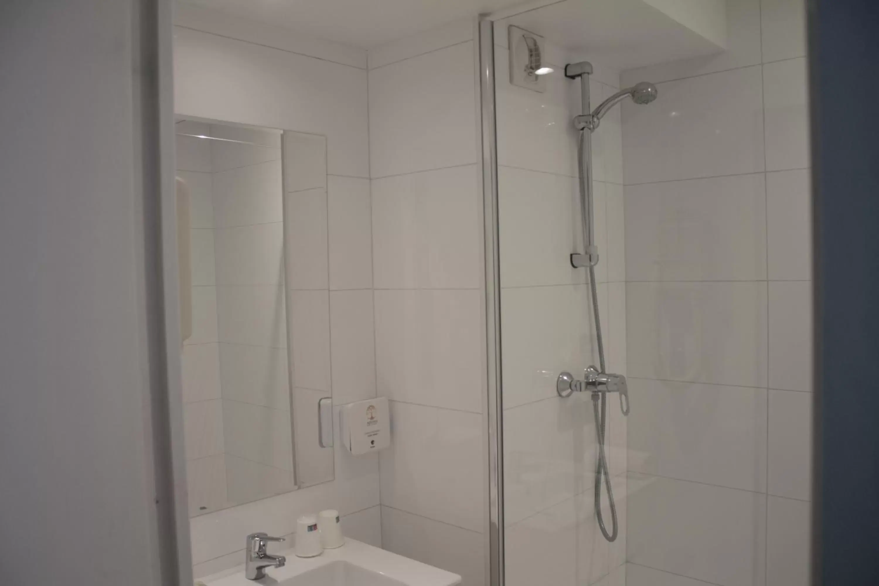 Bathroom in Adonis Cannes - Hôtel Thomas