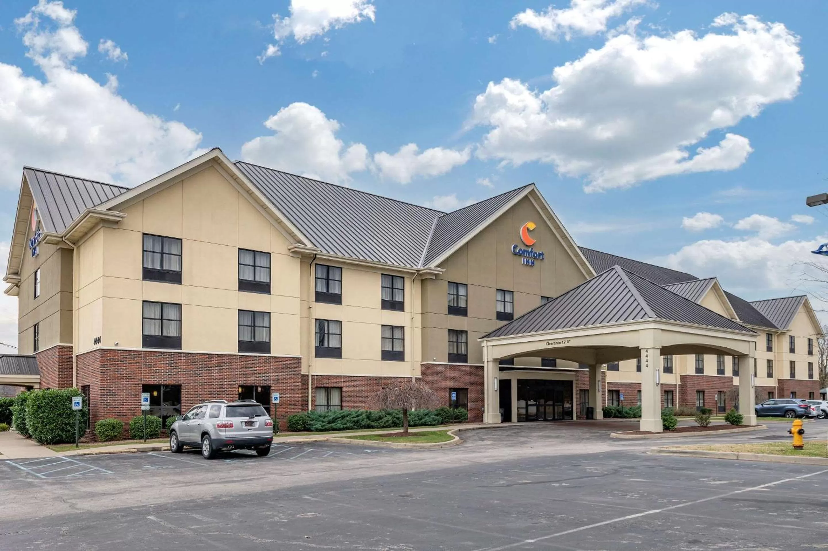 Property building in Comfort Inn Louisville Southwest
