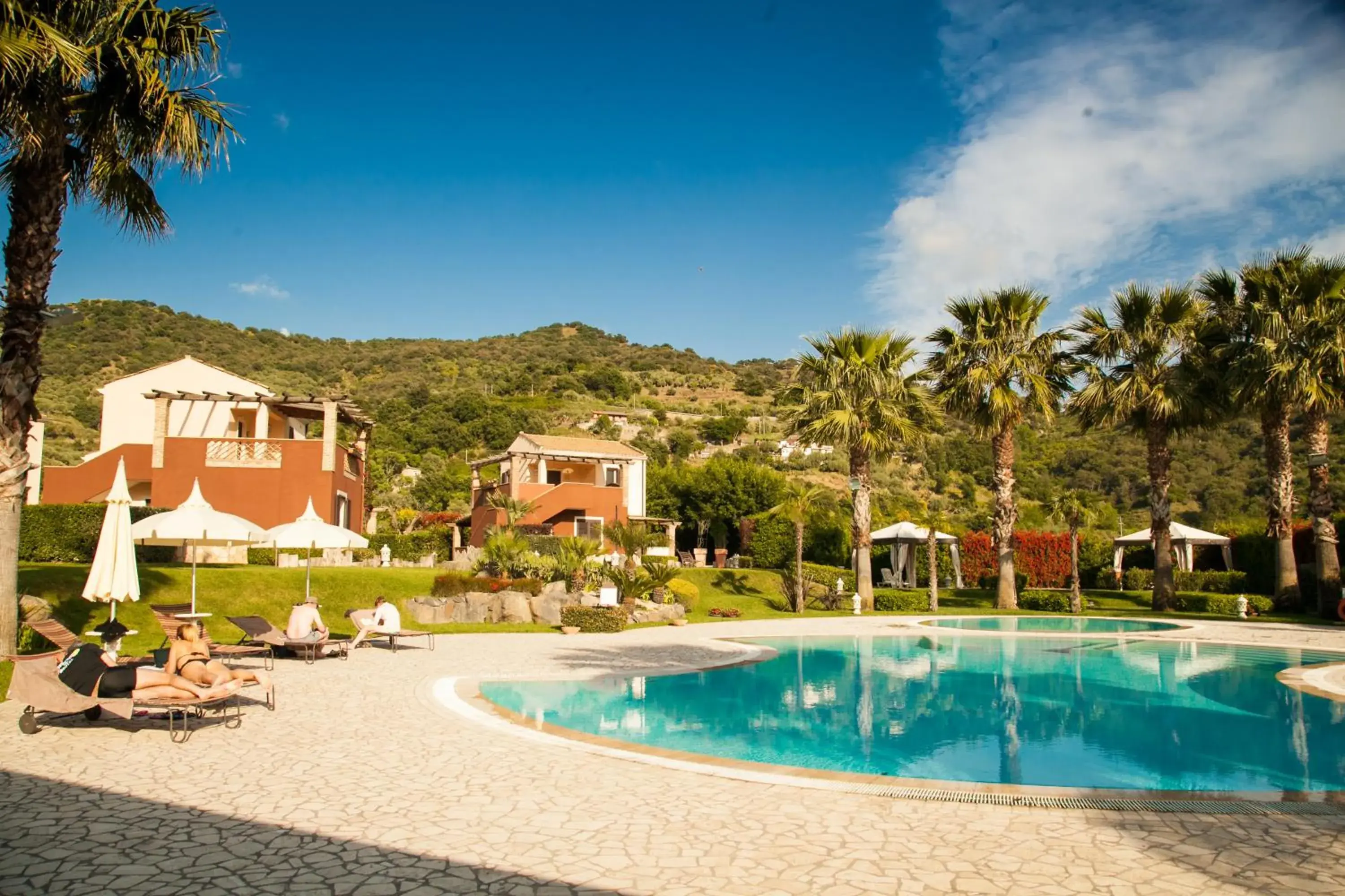 Swimming Pool in Alcantara Resort di Charme