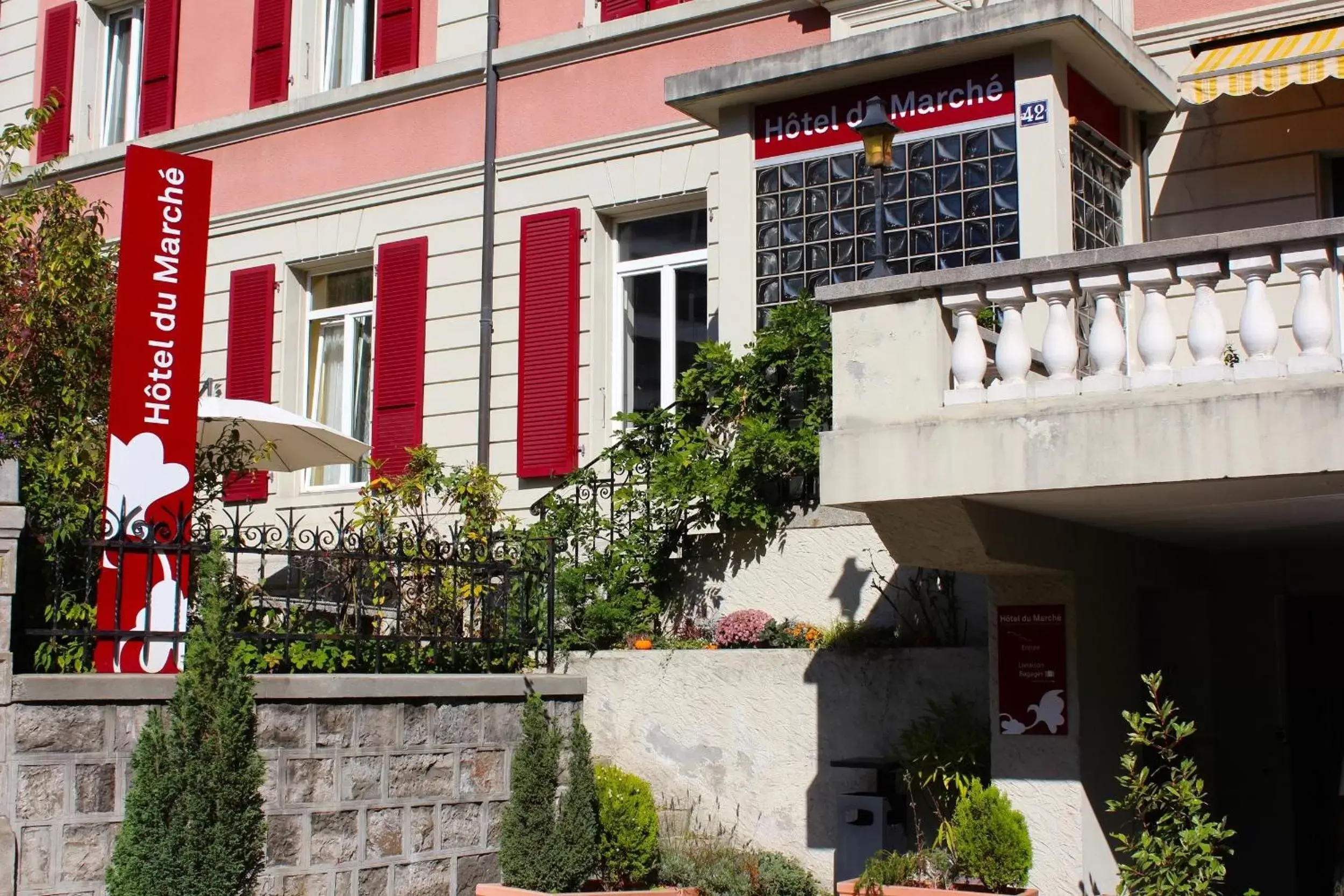 Facade/entrance, Property Building in Hôtel du Marché