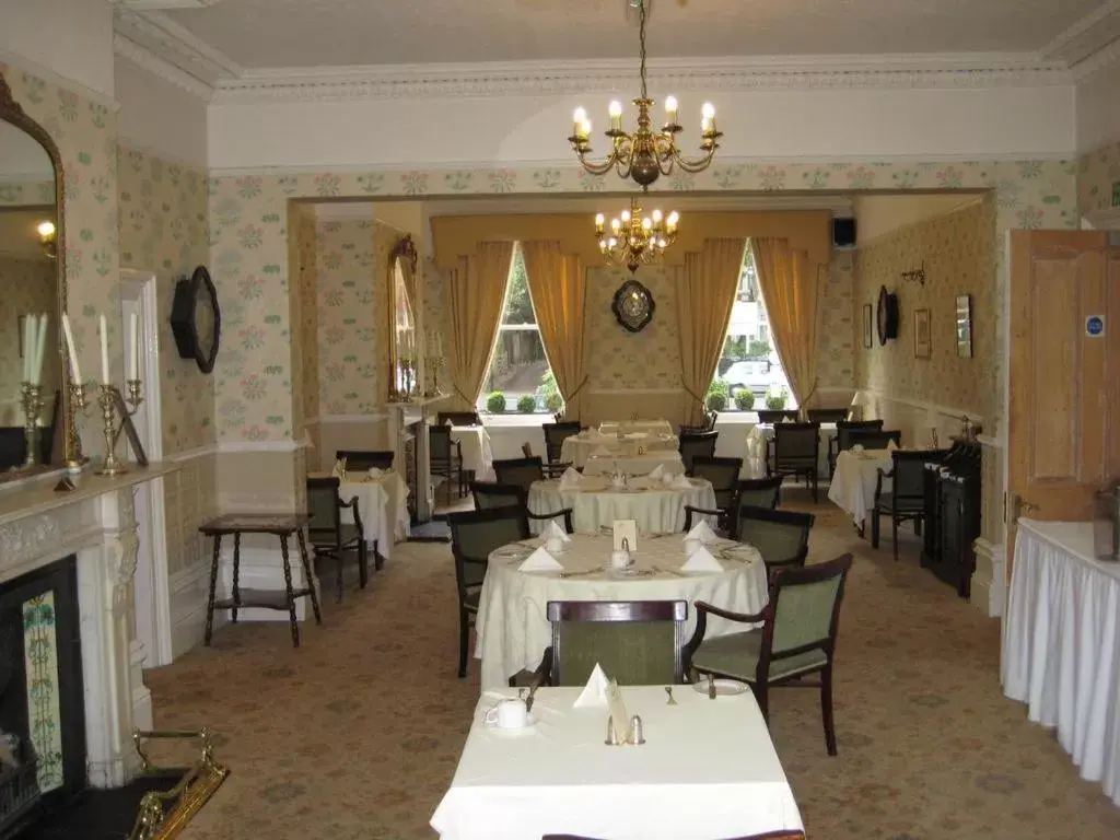 Dining area, Restaurant/Places to Eat in Ebury Hotel Cottages and Apartment's