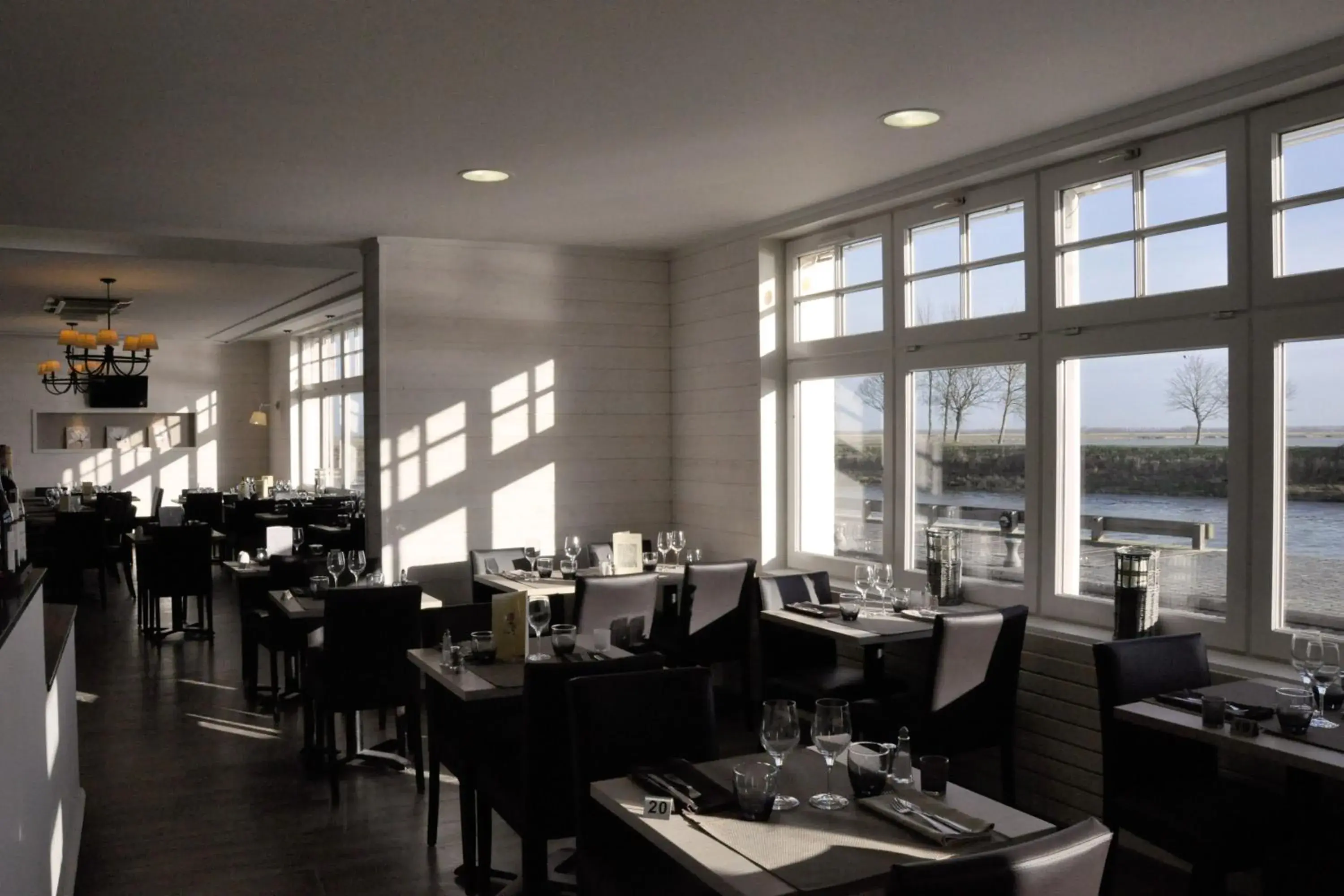 Restaurant/Places to Eat in Hotel du Port et des Bains