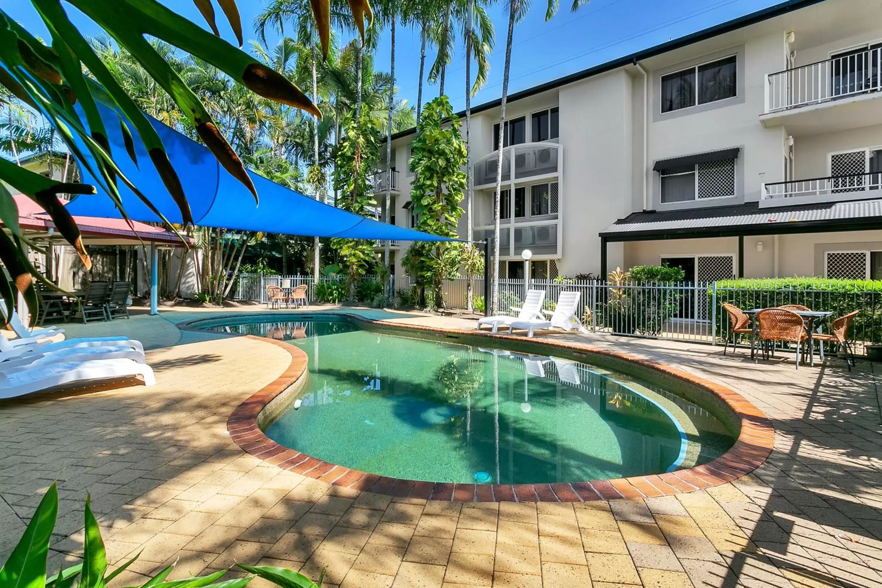 Property building, Swimming Pool in Cairns Reef Apartments & Motel