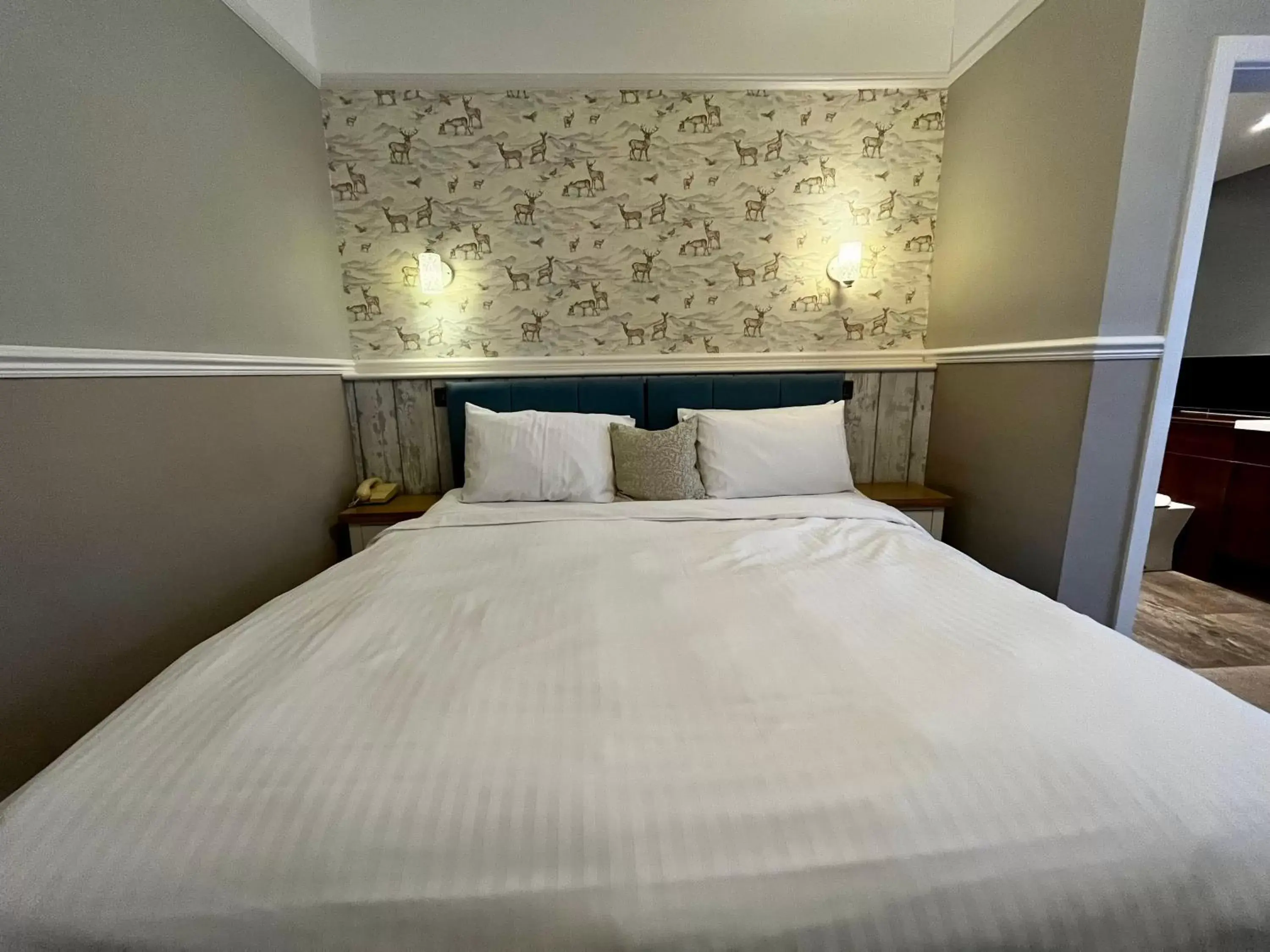 Bed in Ormonde House Hotel