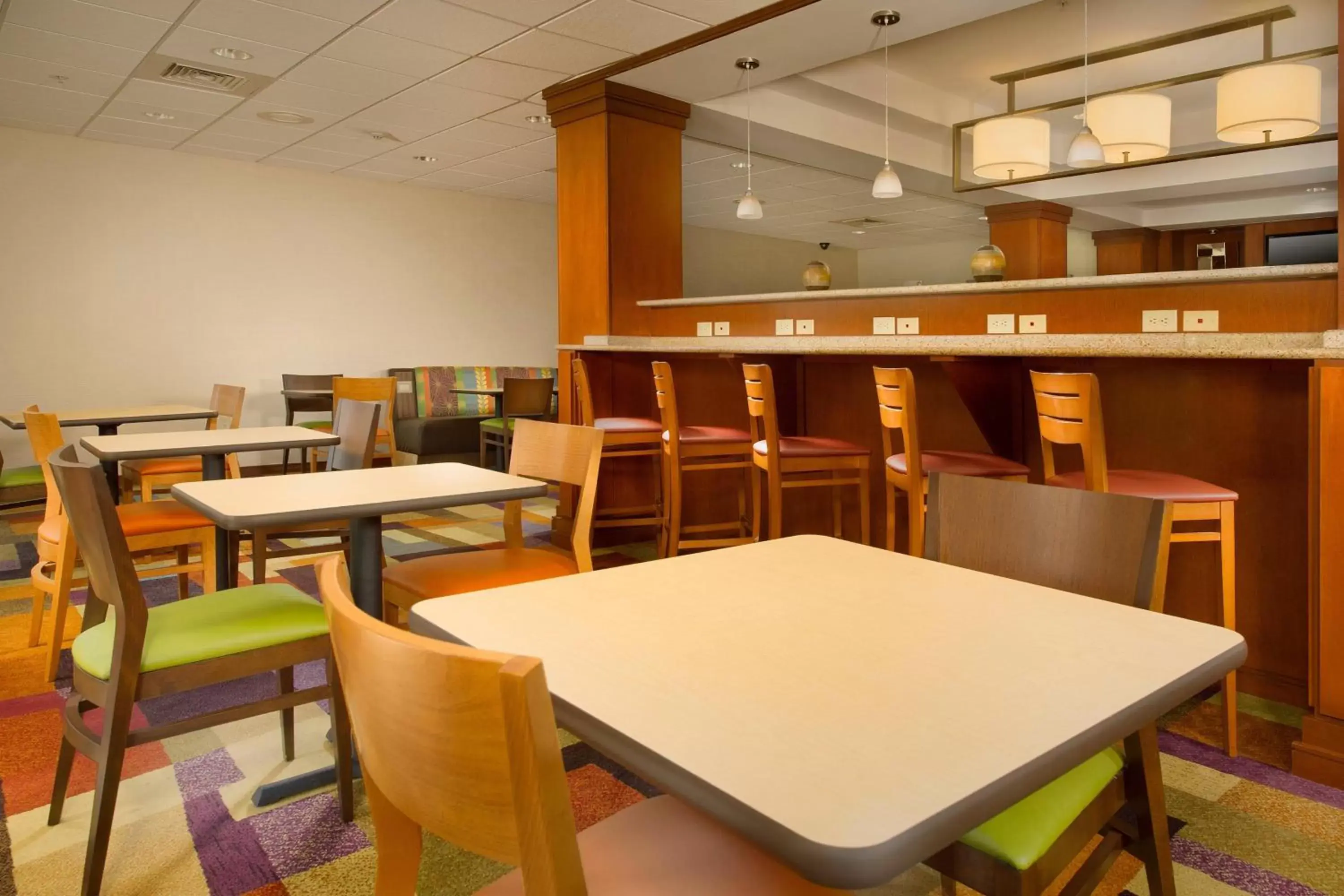 Breakfast, Restaurant/Places to Eat in Fairfield Inn & Suites by Marriott Waco North