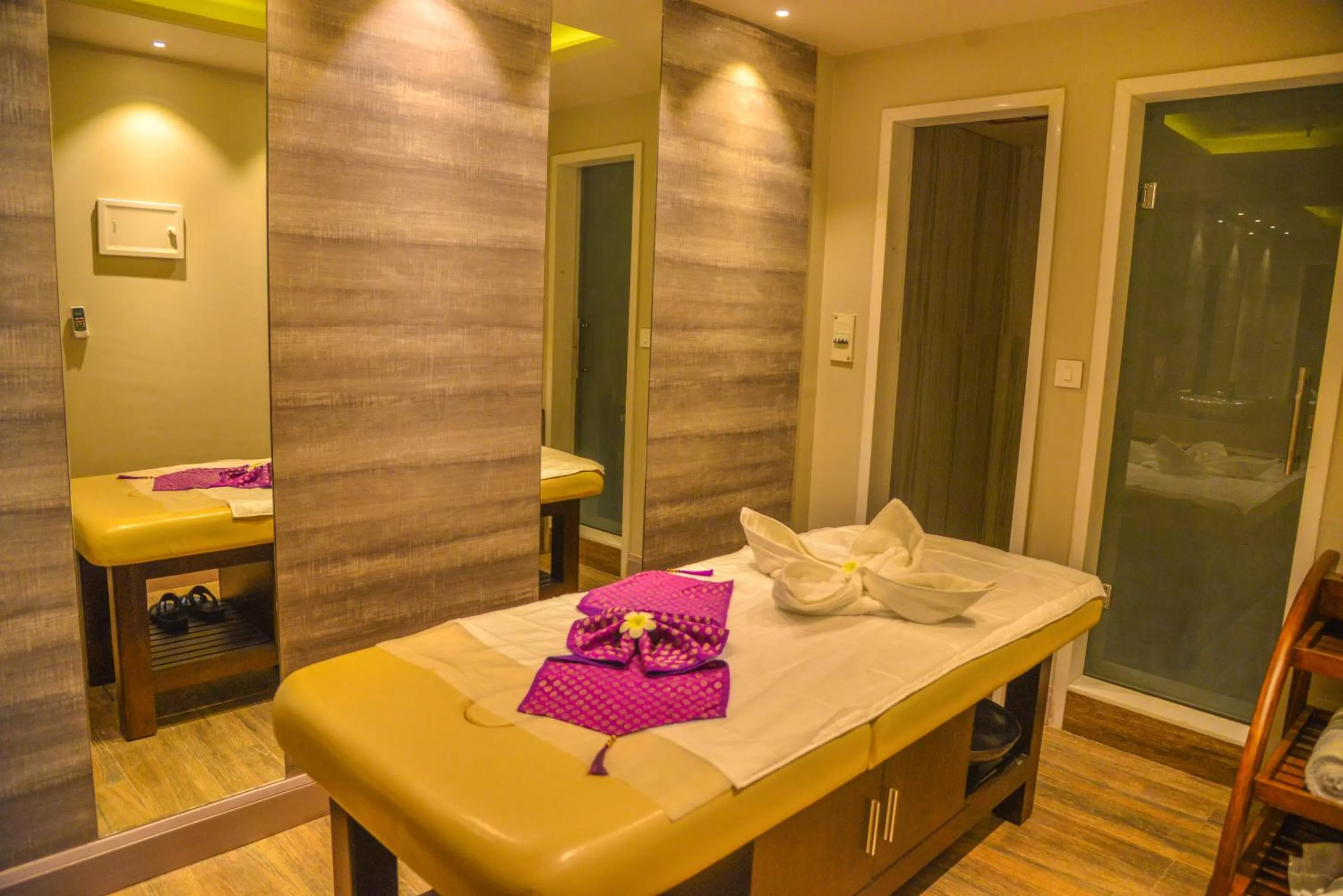 Sauna, Bed in Efcee Sarovar Premiere Bhavnagar
