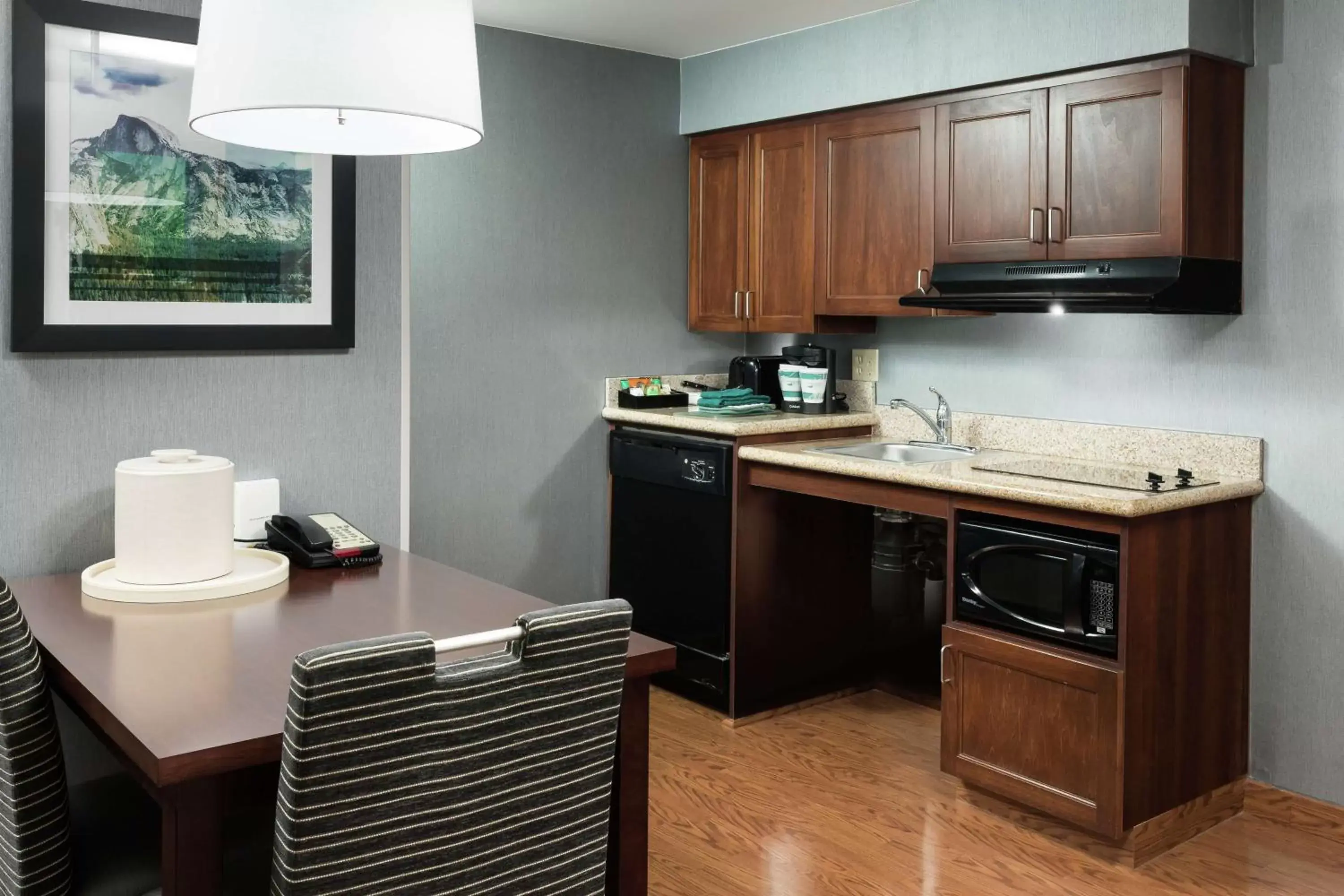 Kitchen or kitchenette, Kitchen/Kitchenette in Homewood Suites by Hilton Fresno Airport/Clovis