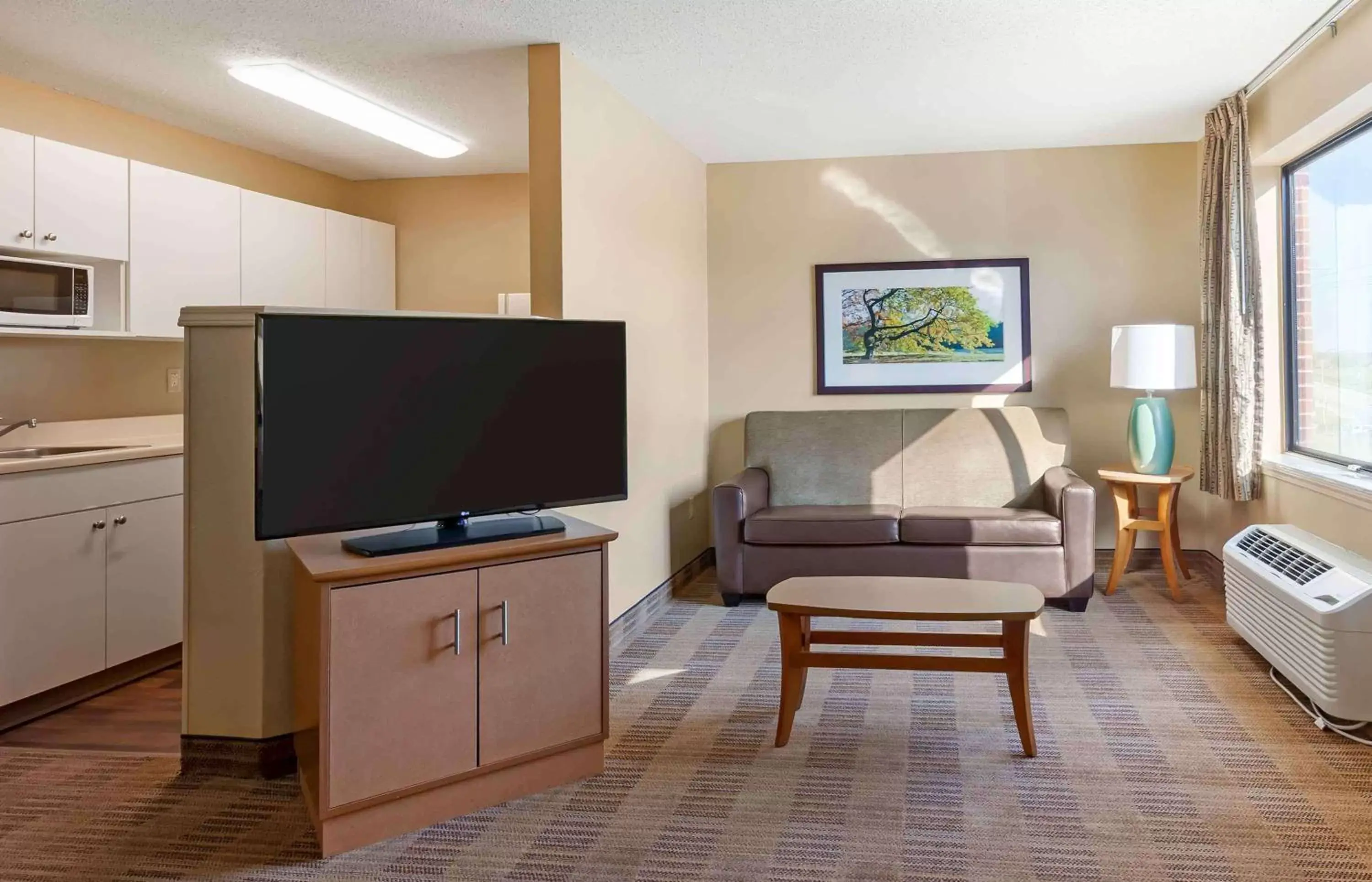 Bedroom, TV/Entertainment Center in Extended Stay America Suites - Madison - Old Sauk Rd